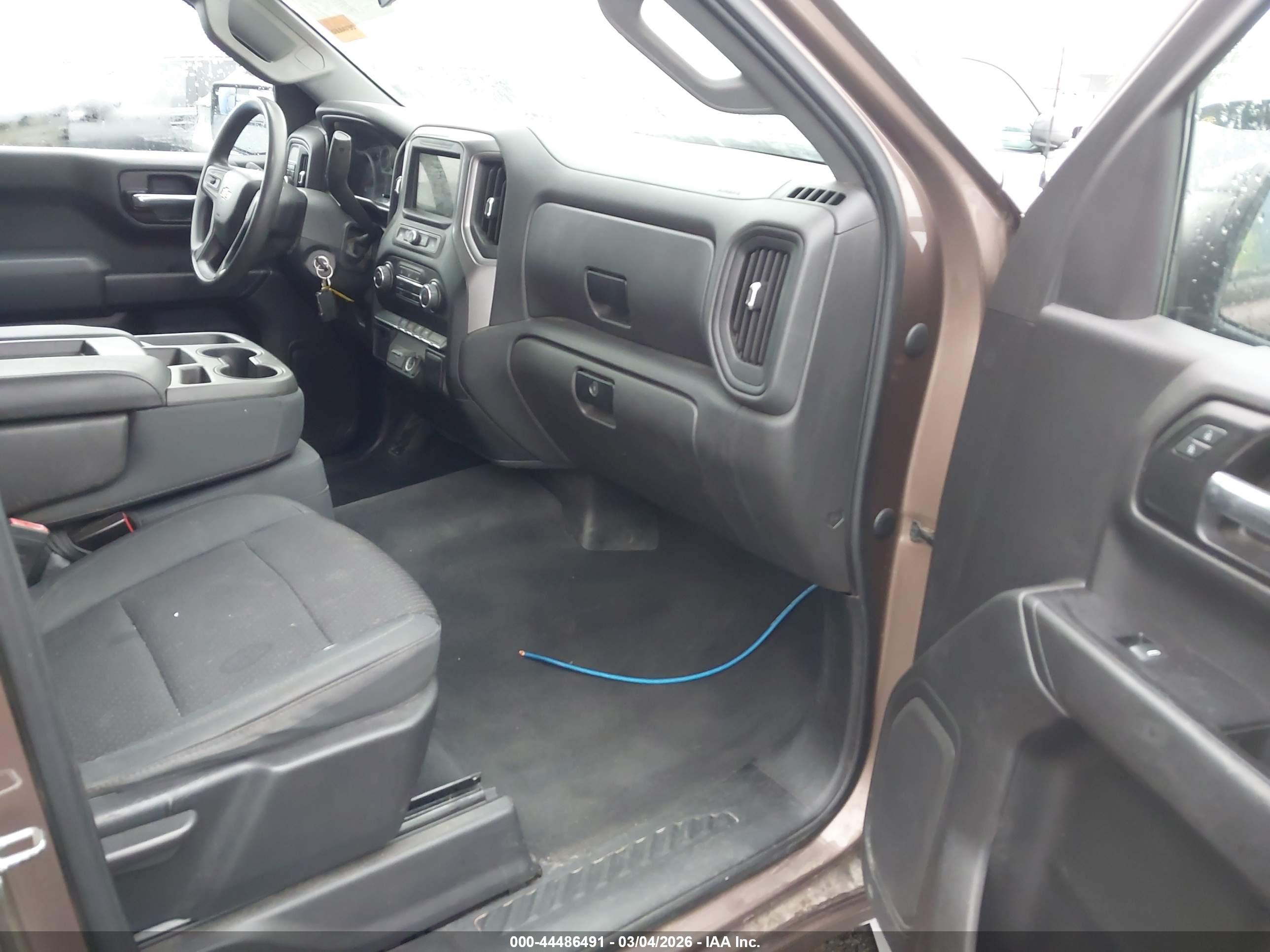 CHEVROLET SILVERADO image 5
