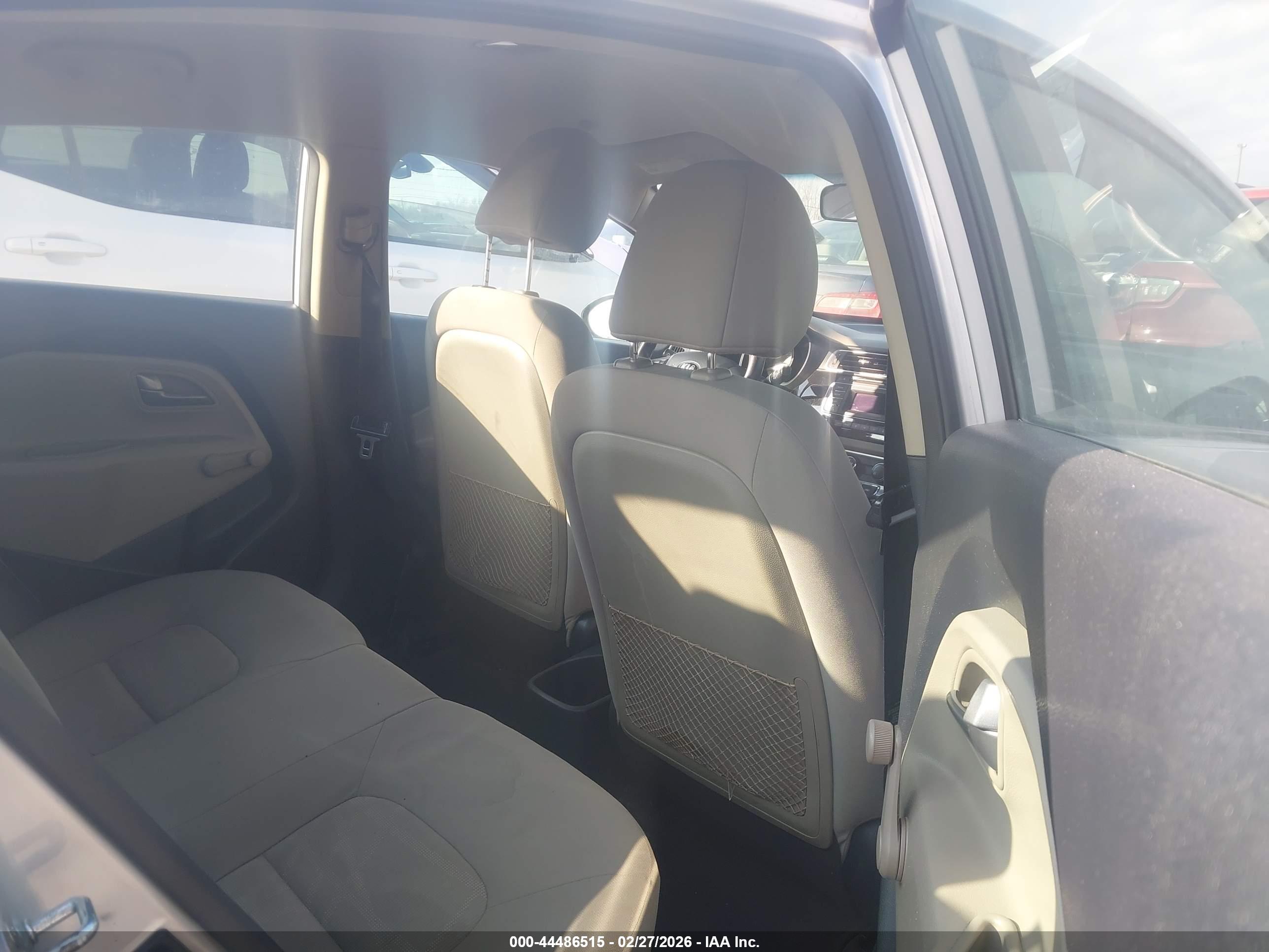 KIA RIO image 8