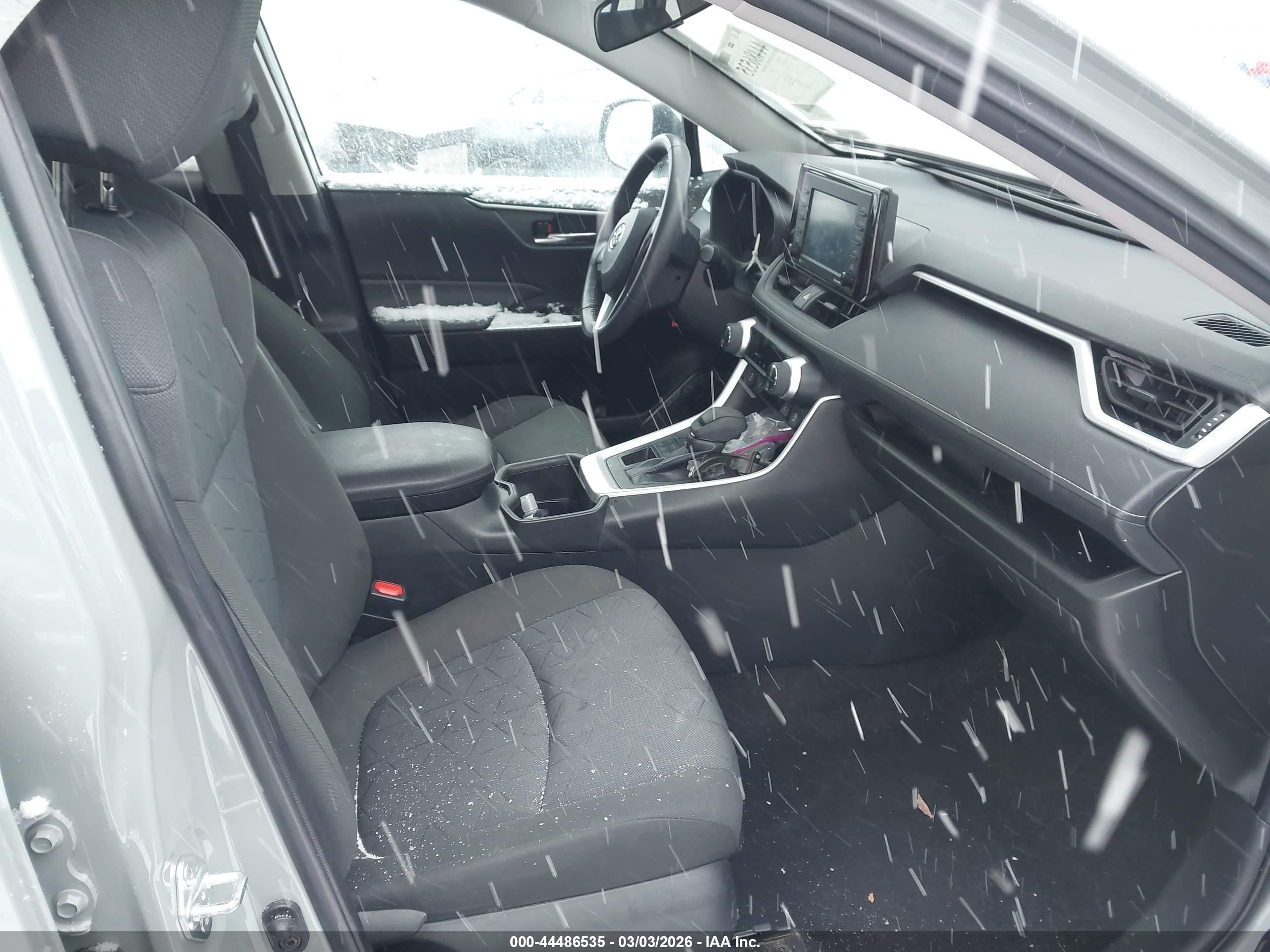 TOYOTA RAV4 image 5