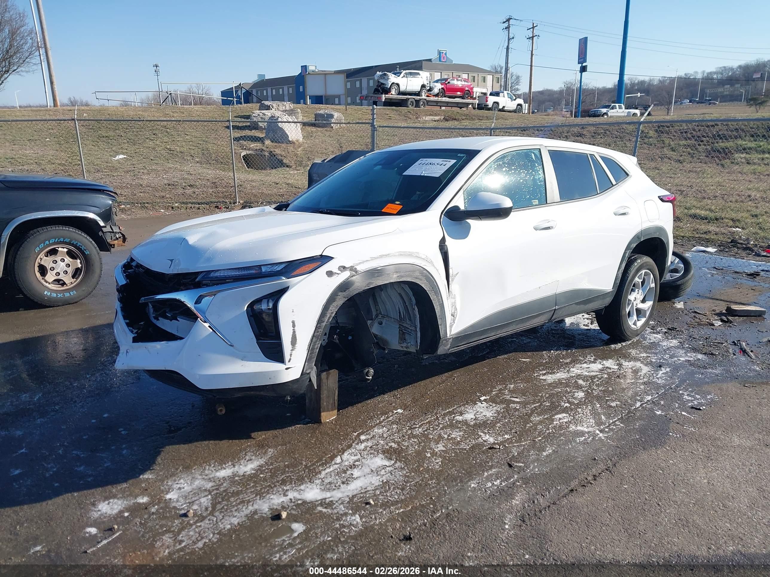 CHEVROLET TRAX image 2