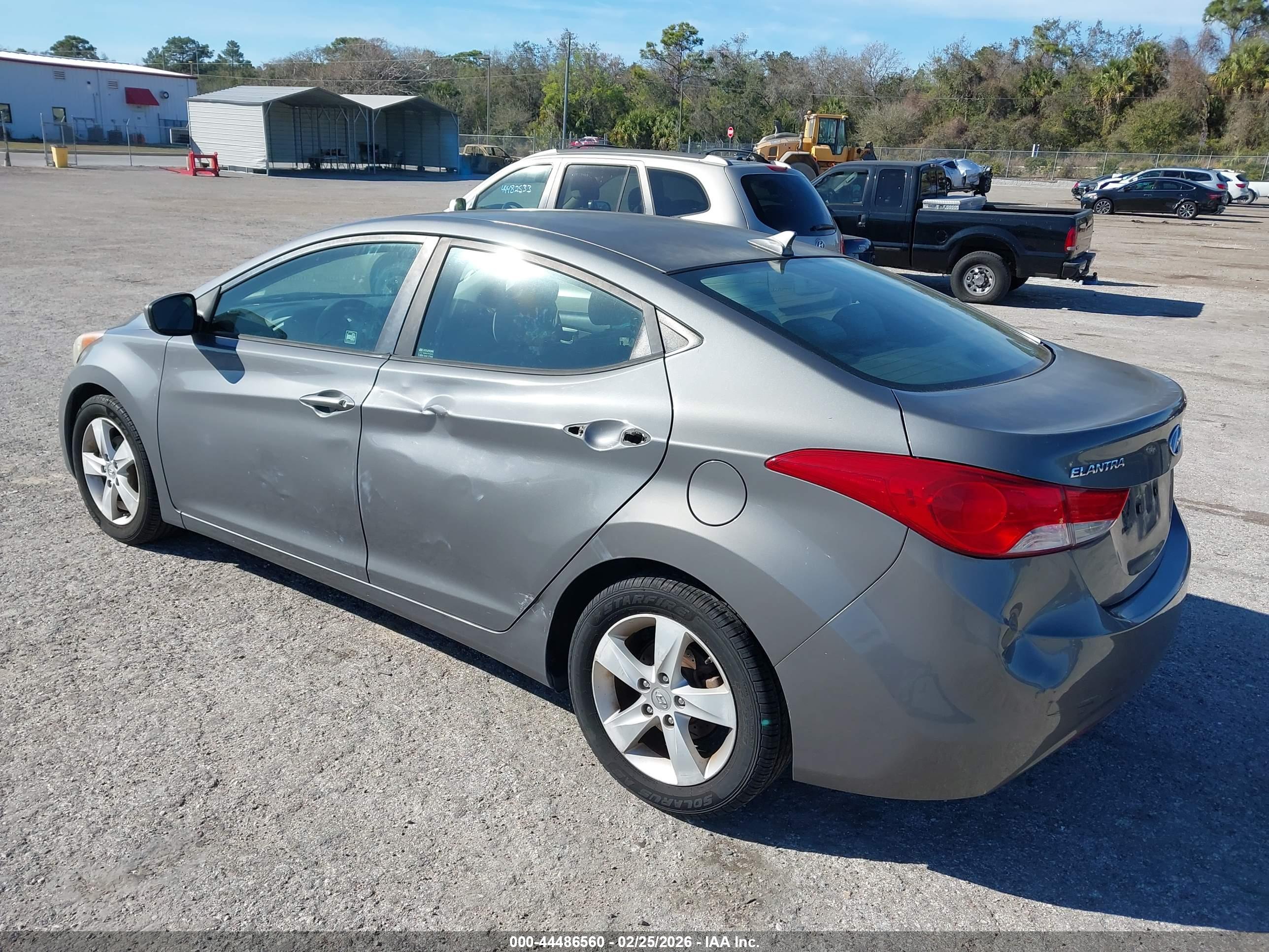 HYUNDAI ELANTRA image 3