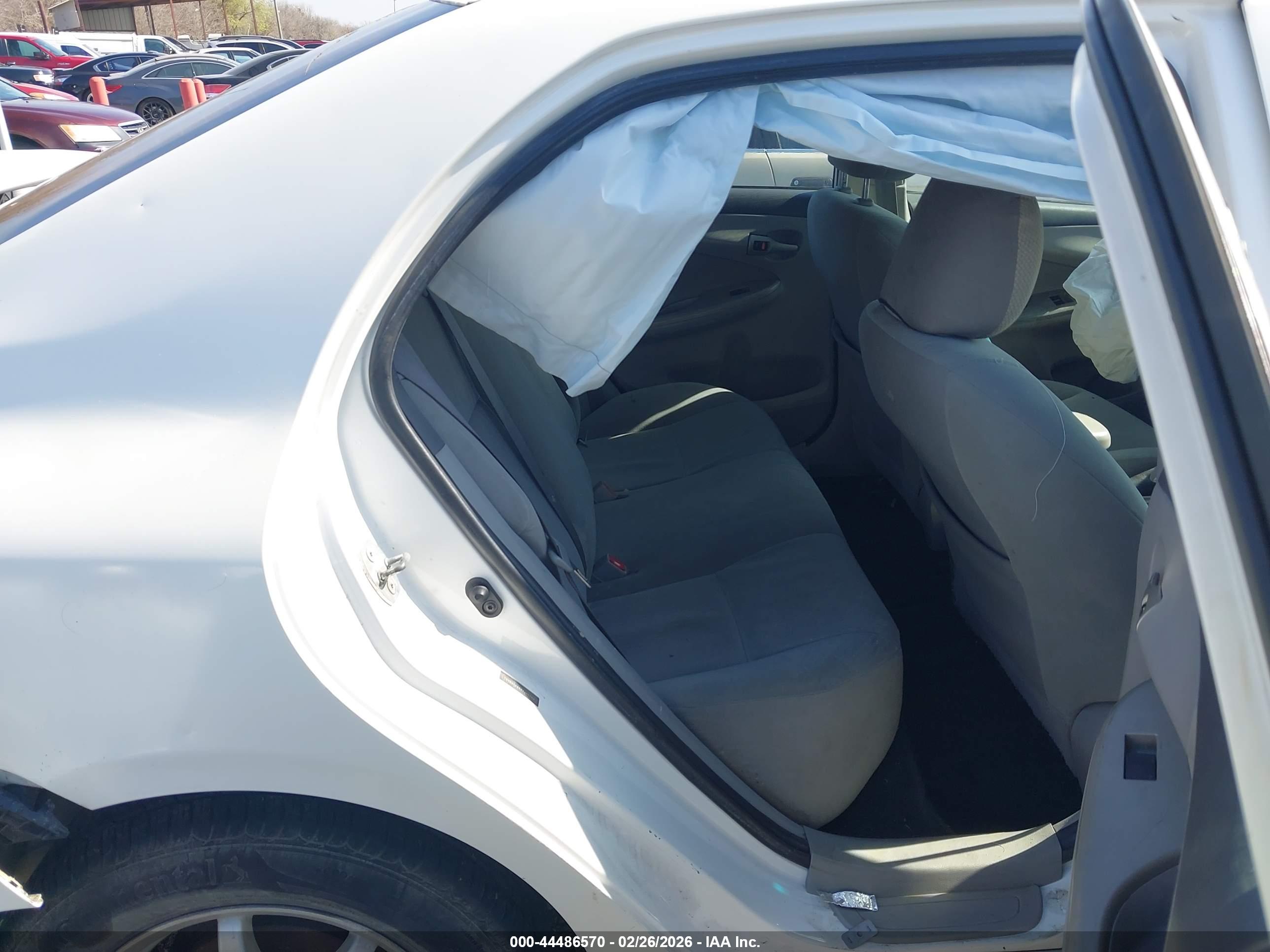TOYOTA COROLLA image 8
