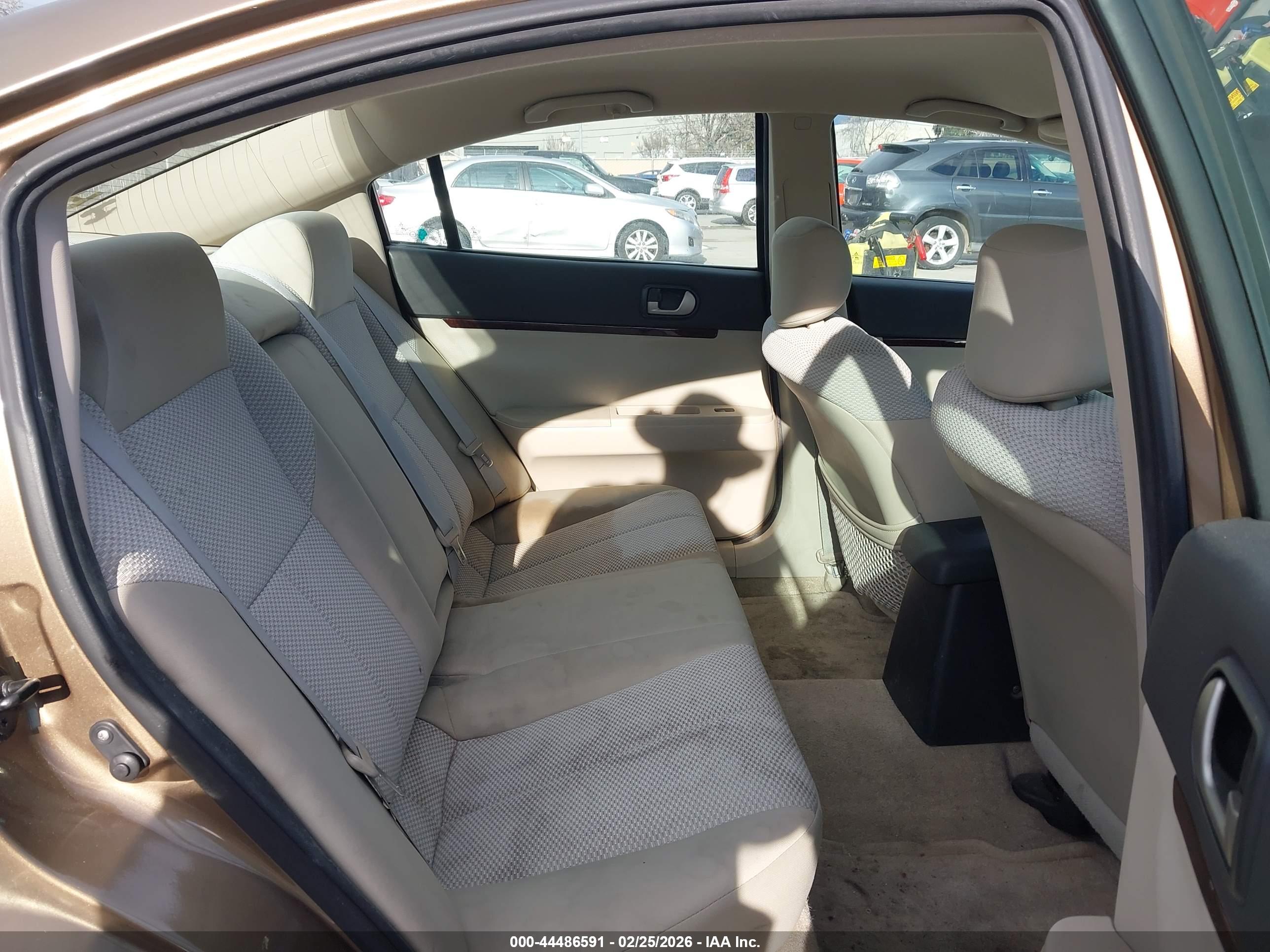 MITSUBISHI GALANT image 8