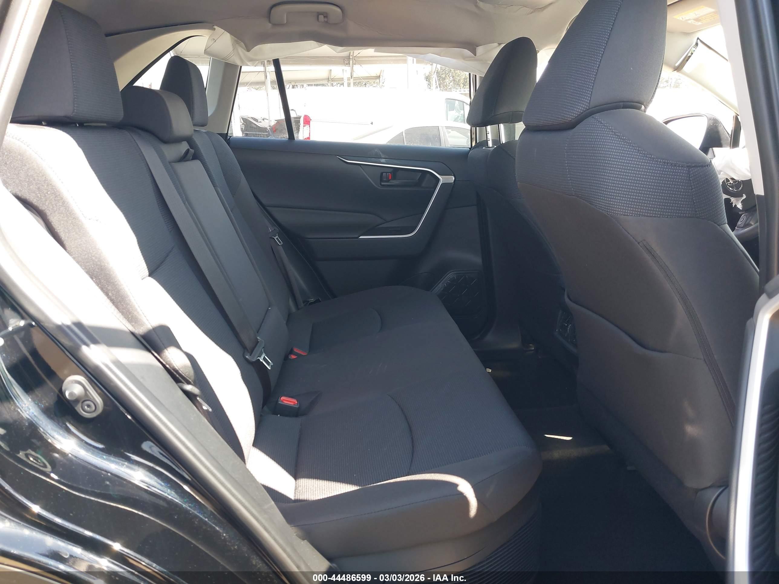 TOYOTA RAV4 image 8
