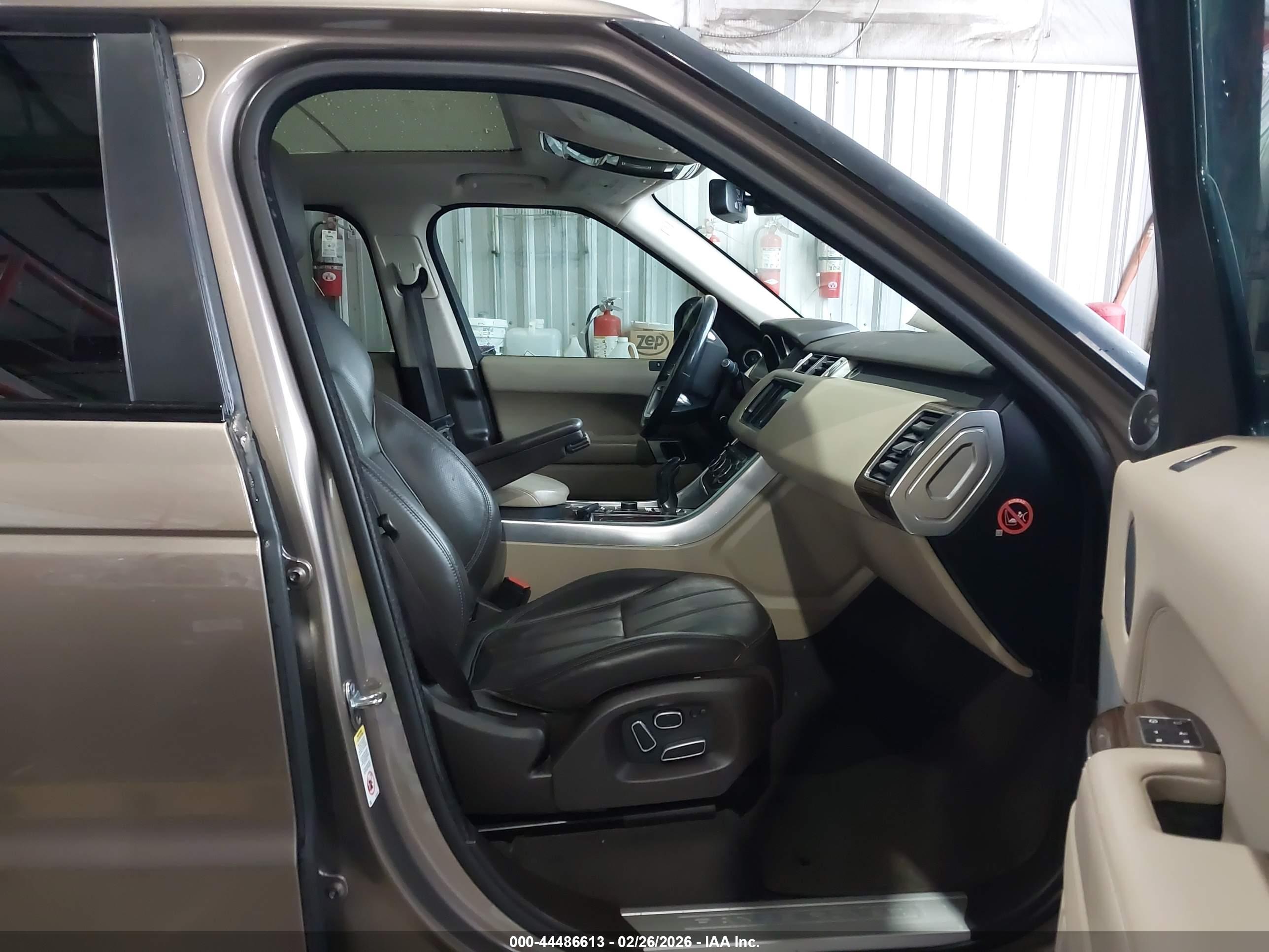 LAND ROVER image 5