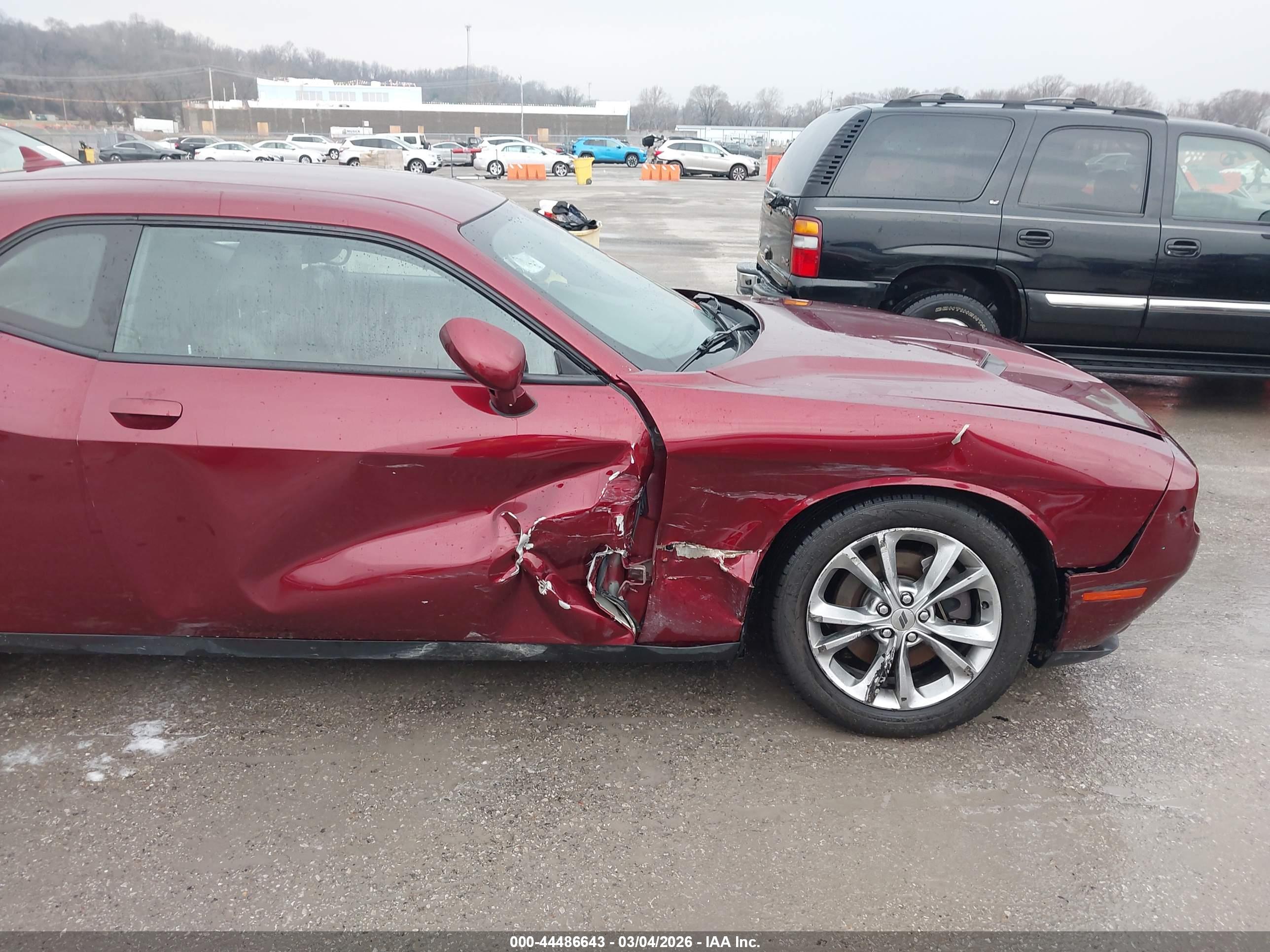 DODGE CHALLENGER image 6