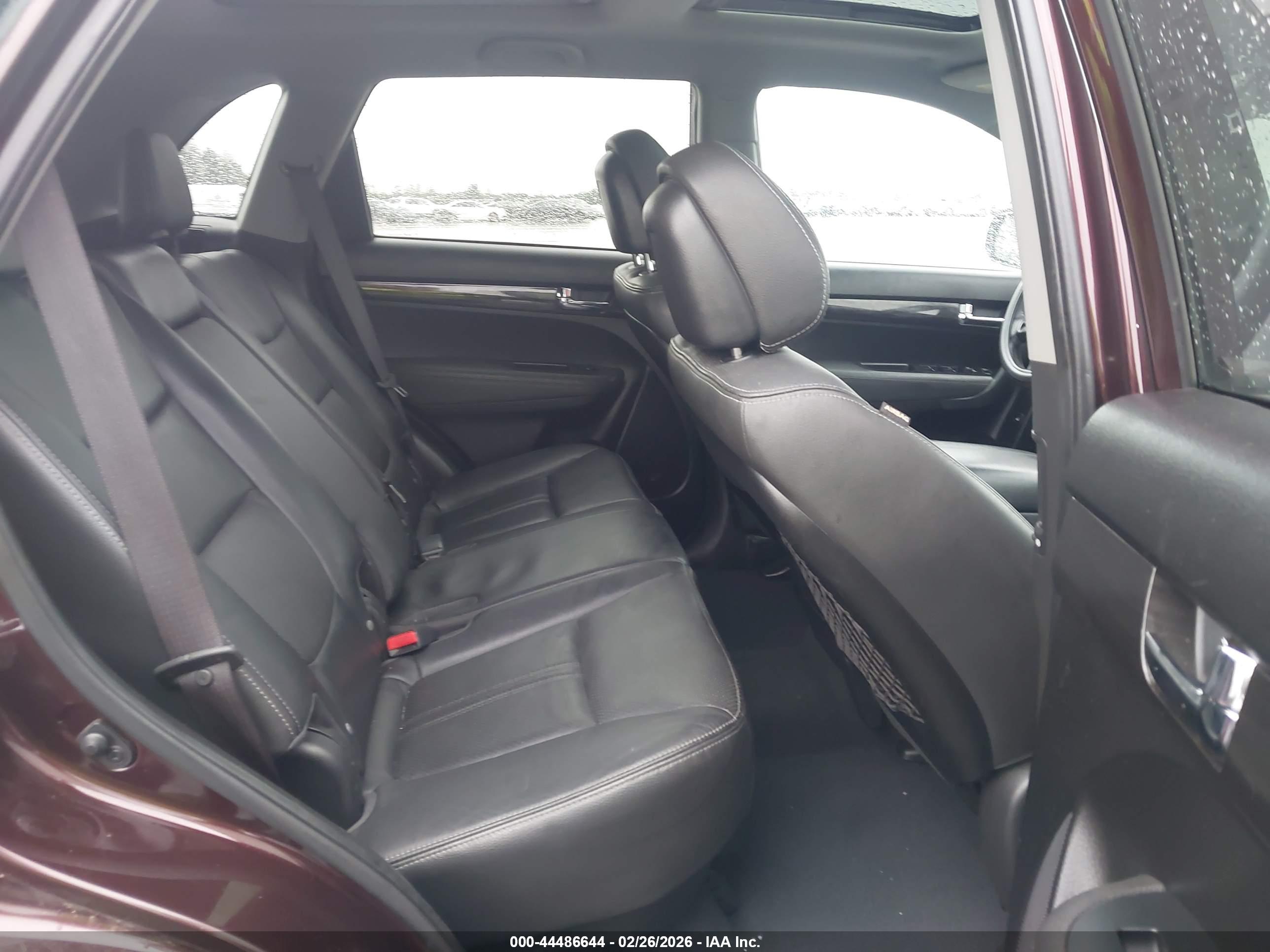 KIA SORENTO image 8