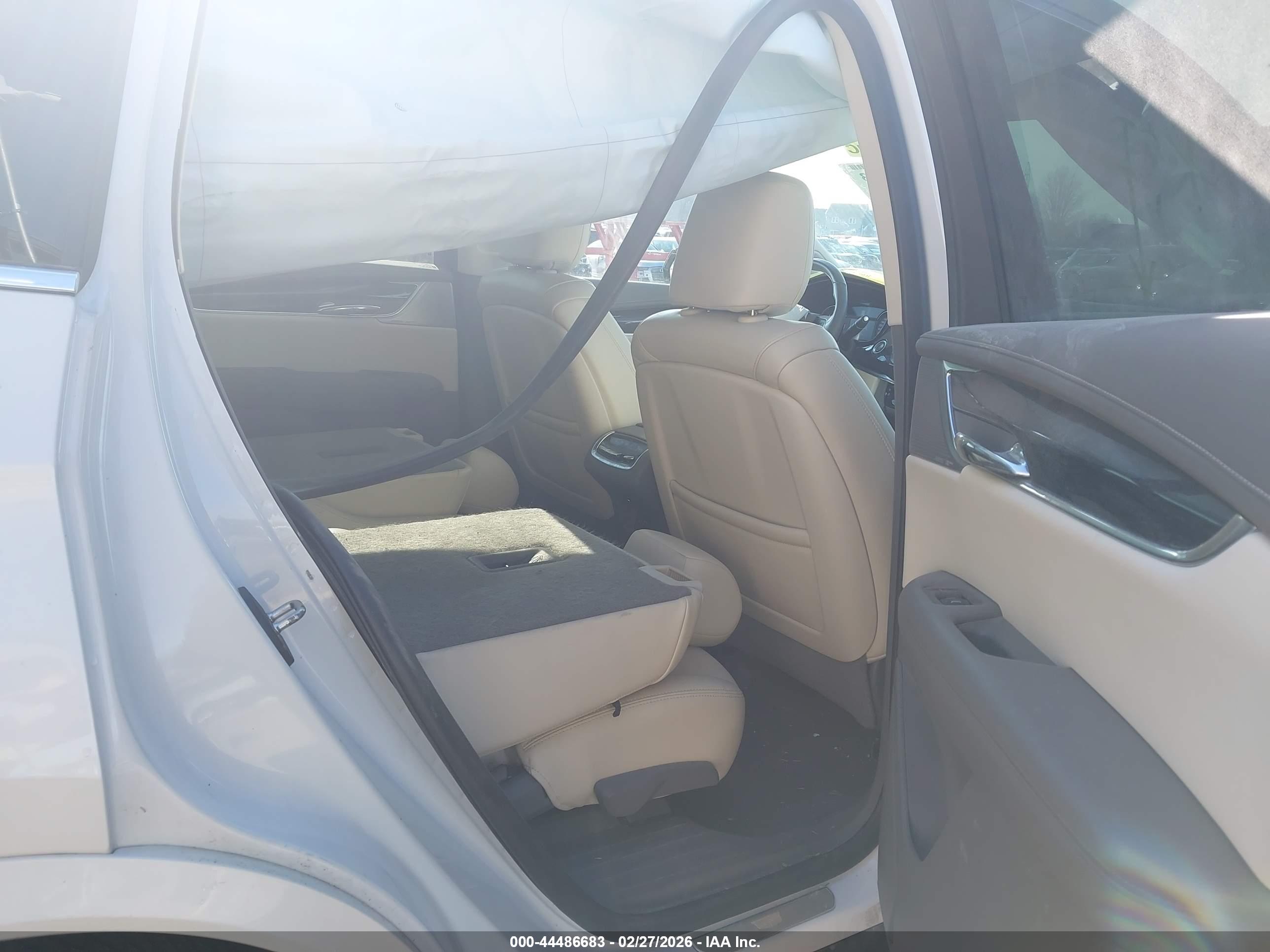 CADILLAC XT6 image 8