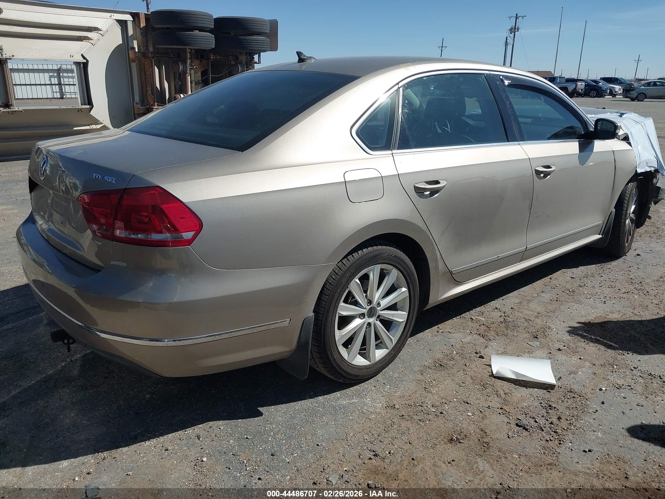VOLKSWAGEN PASSAT image 4