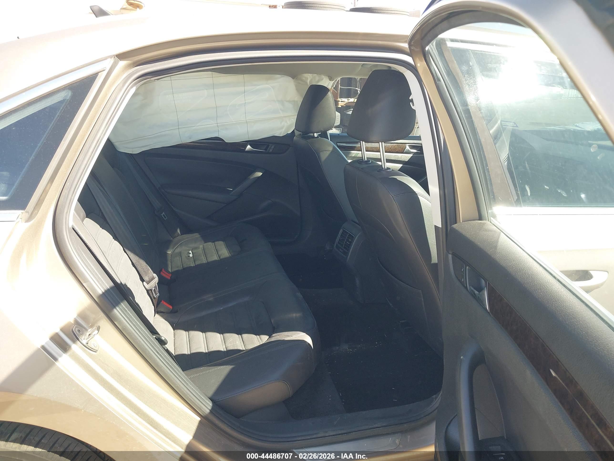 VOLKSWAGEN PASSAT image 8
