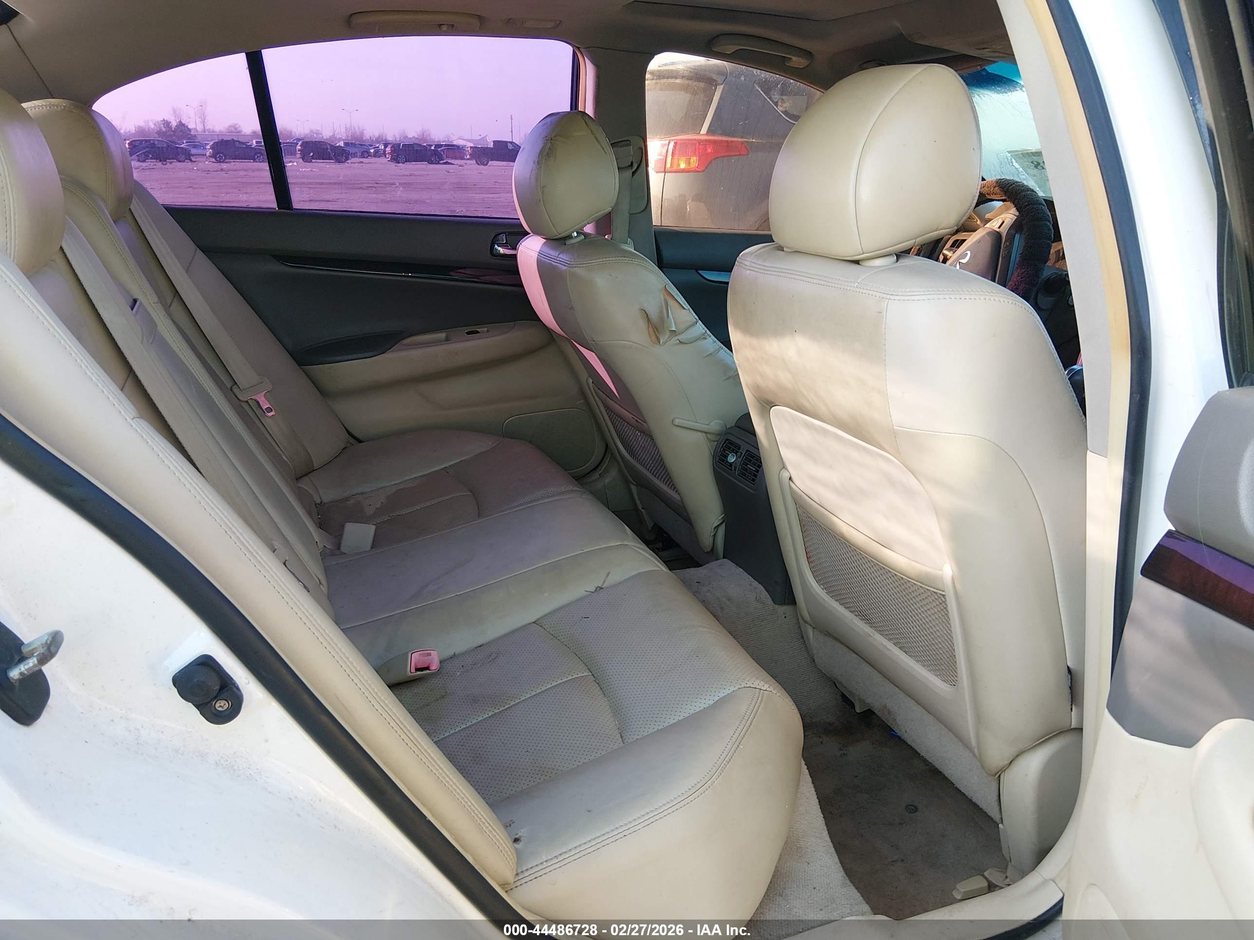 INFINITI G37 image 8