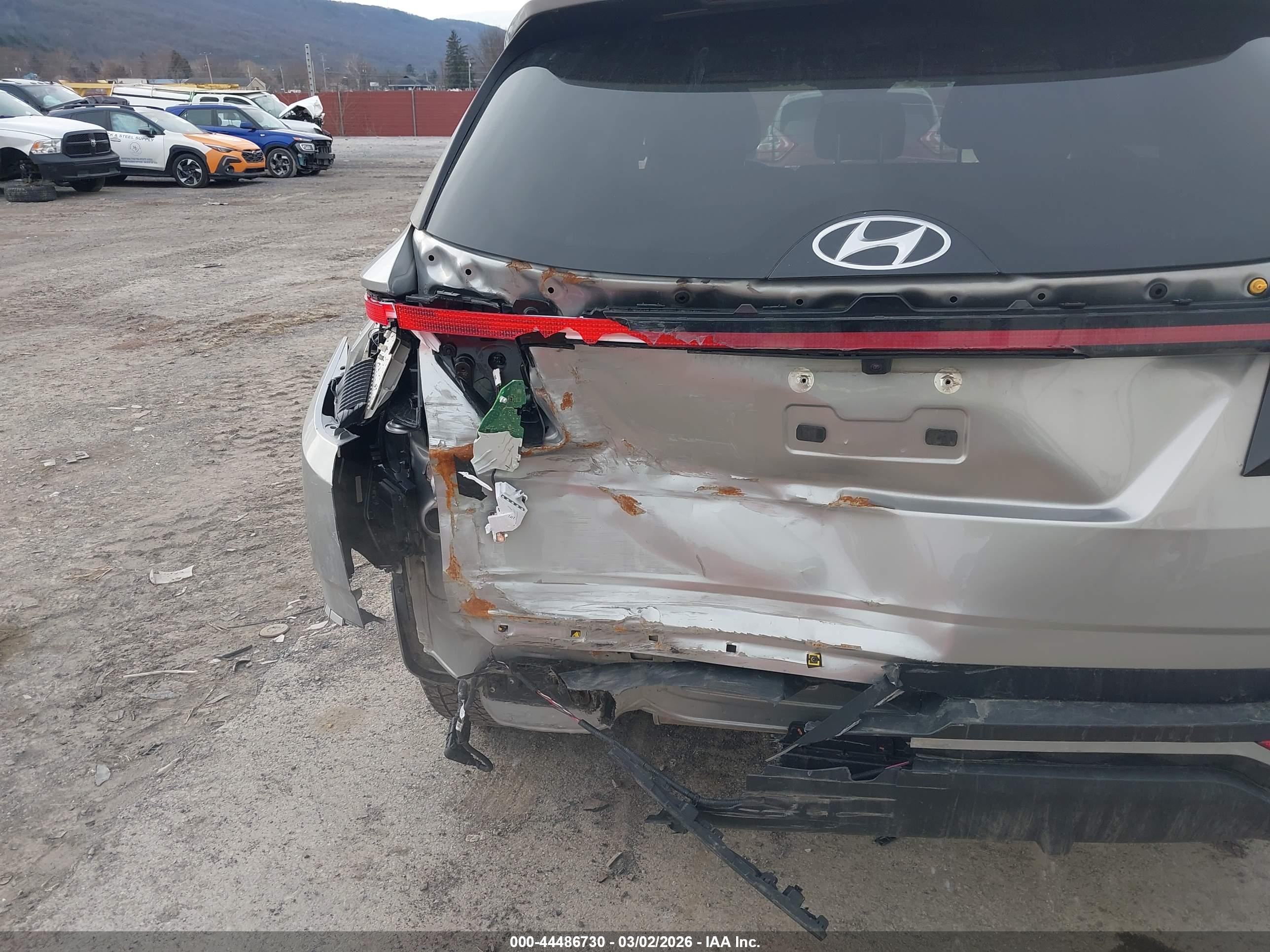 HYUNDAI TUCSON image 6