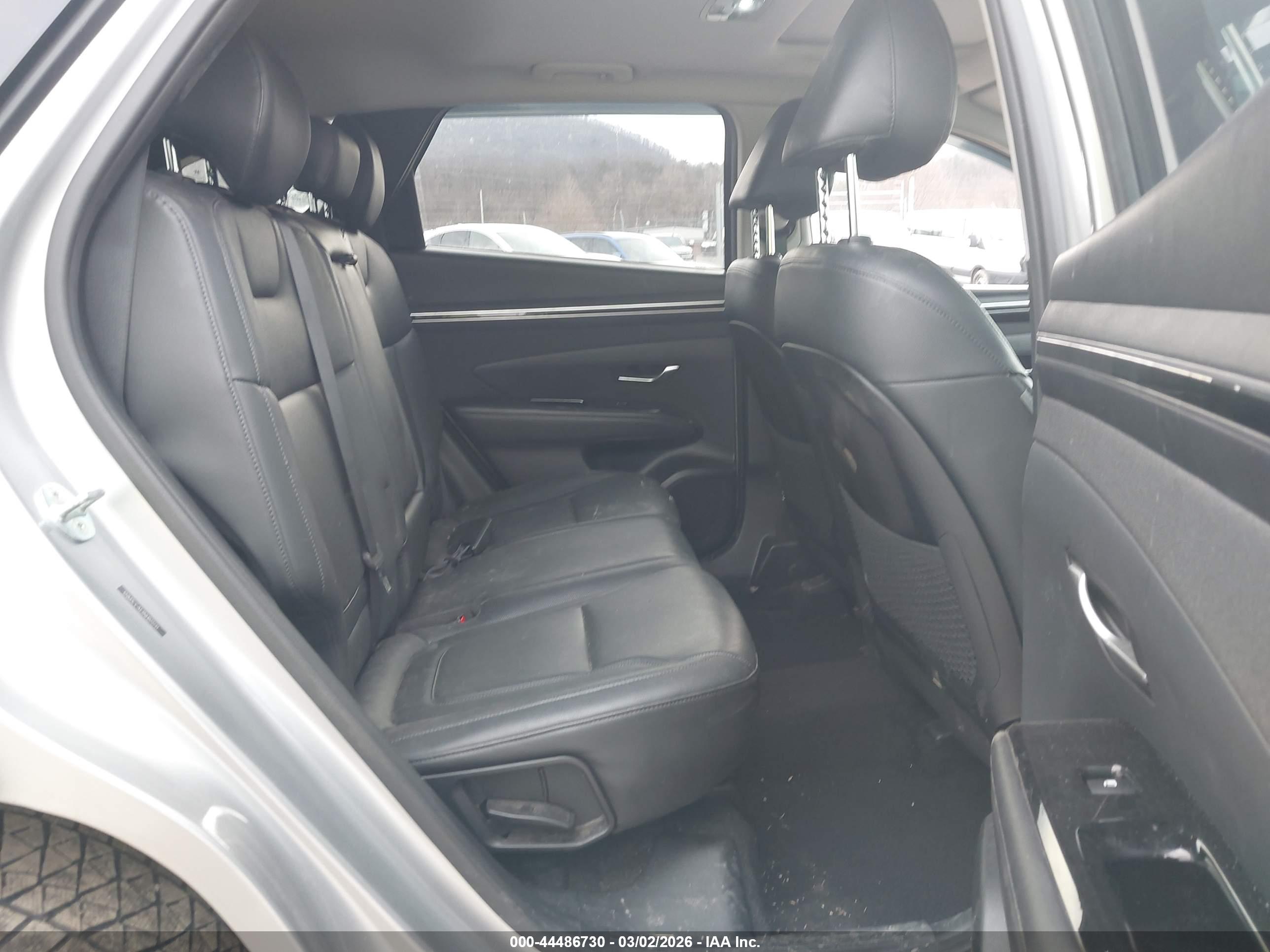 HYUNDAI TUCSON image 8