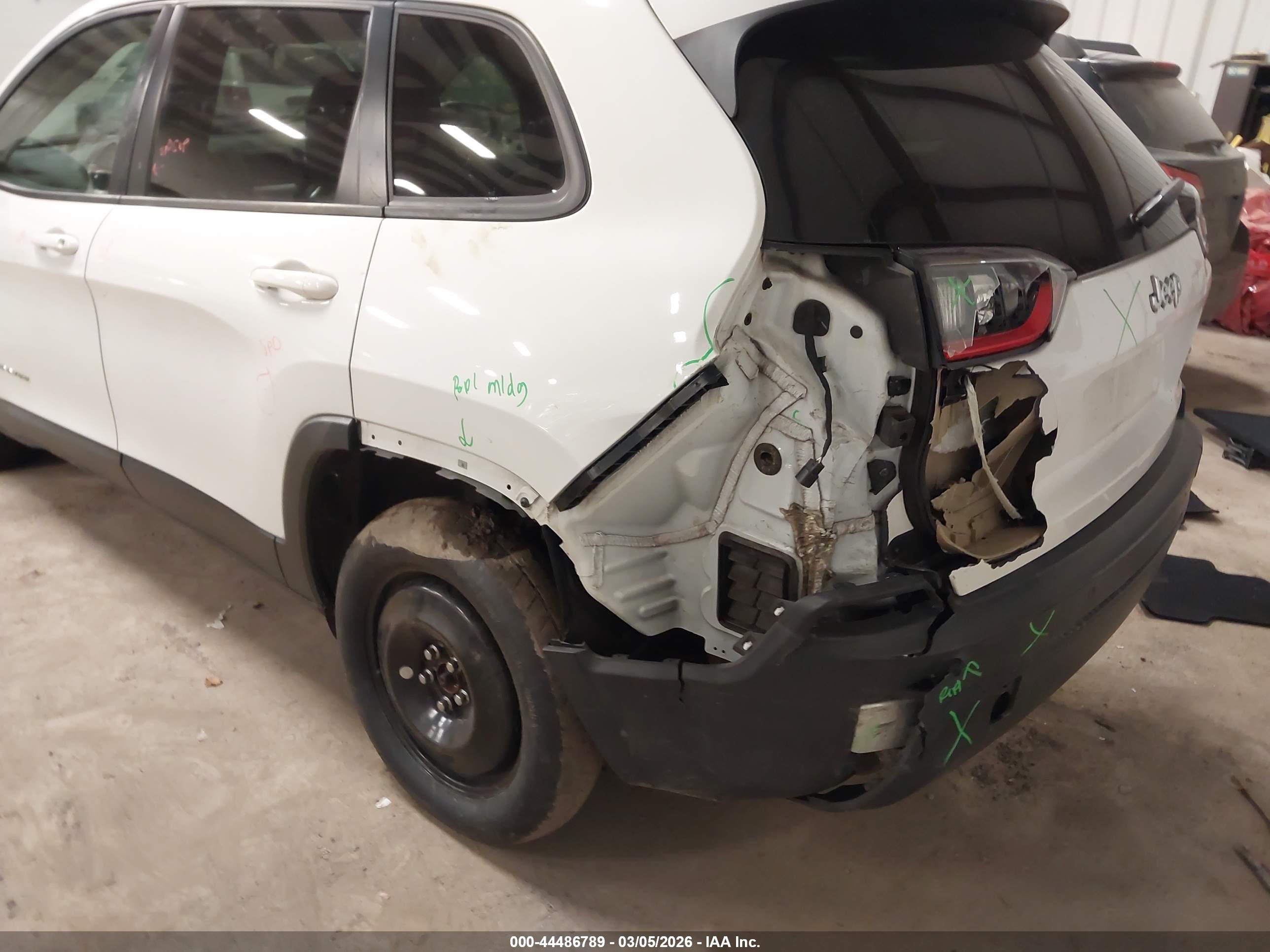 JEEP CHEROKEE image 6