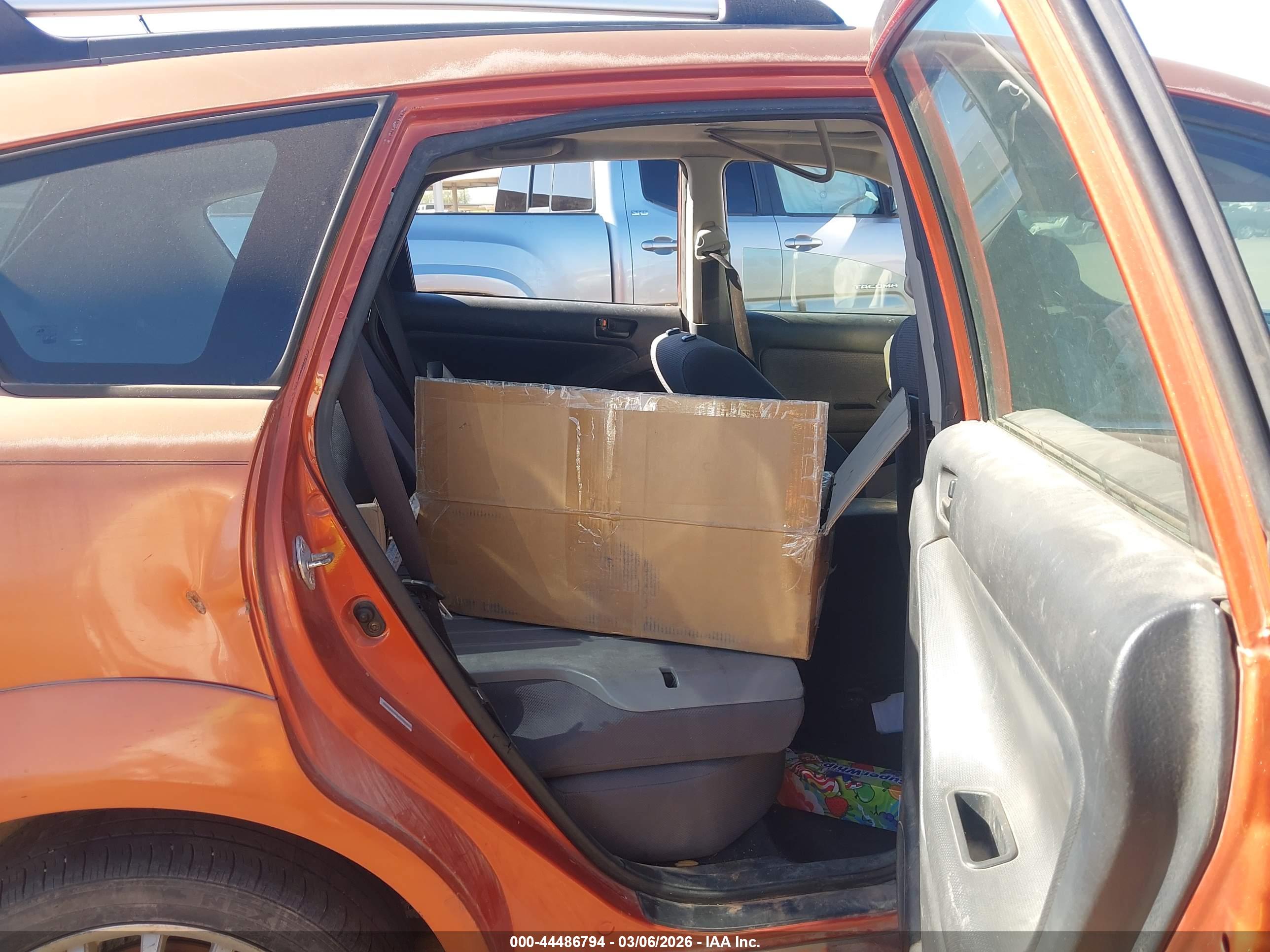 PONTIAC VIBE image 8