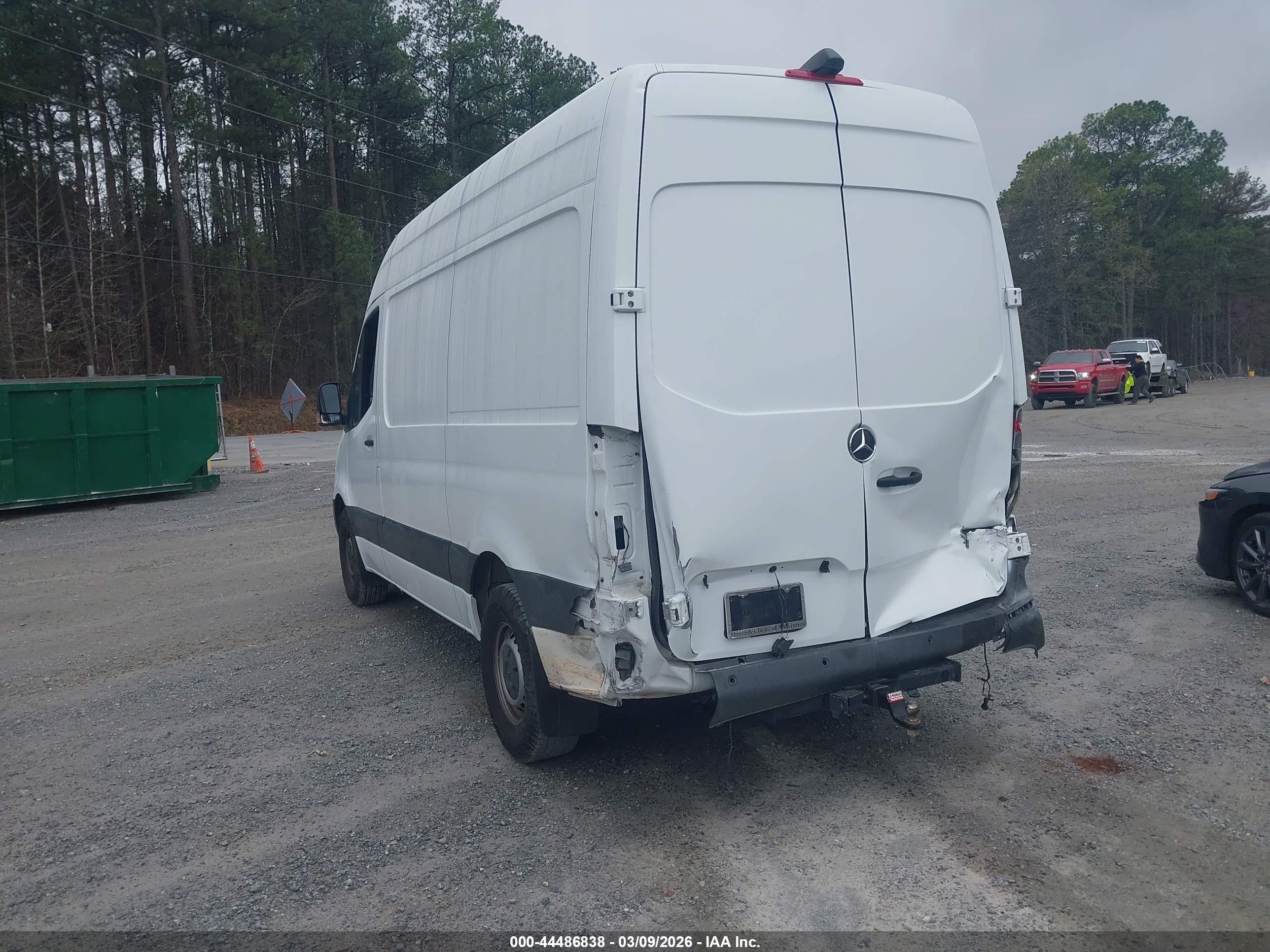 MERCEDES-BENZ SPRINTER image 3