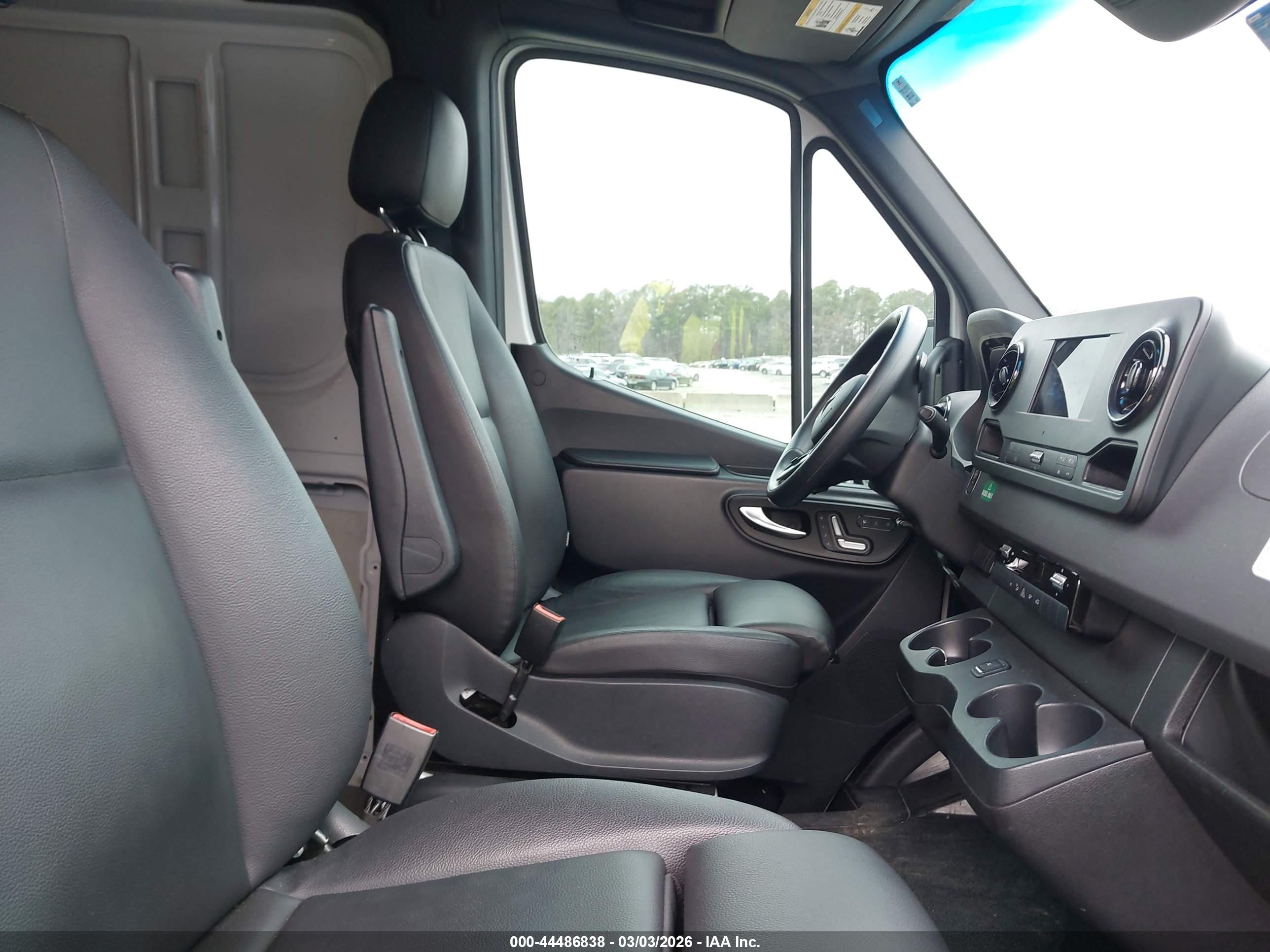 MERCEDES-BENZ SPRINTER image 5