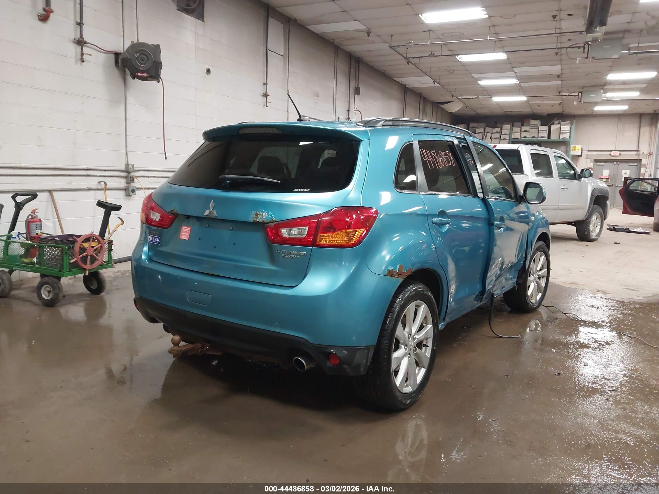 MITSUBISHI OUTLANDER image 4