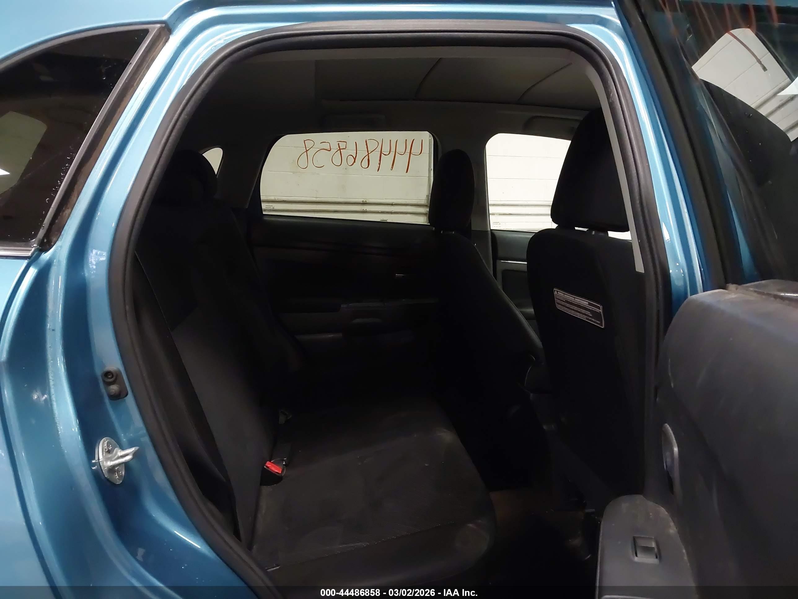 MITSUBISHI OUTLANDER image 8