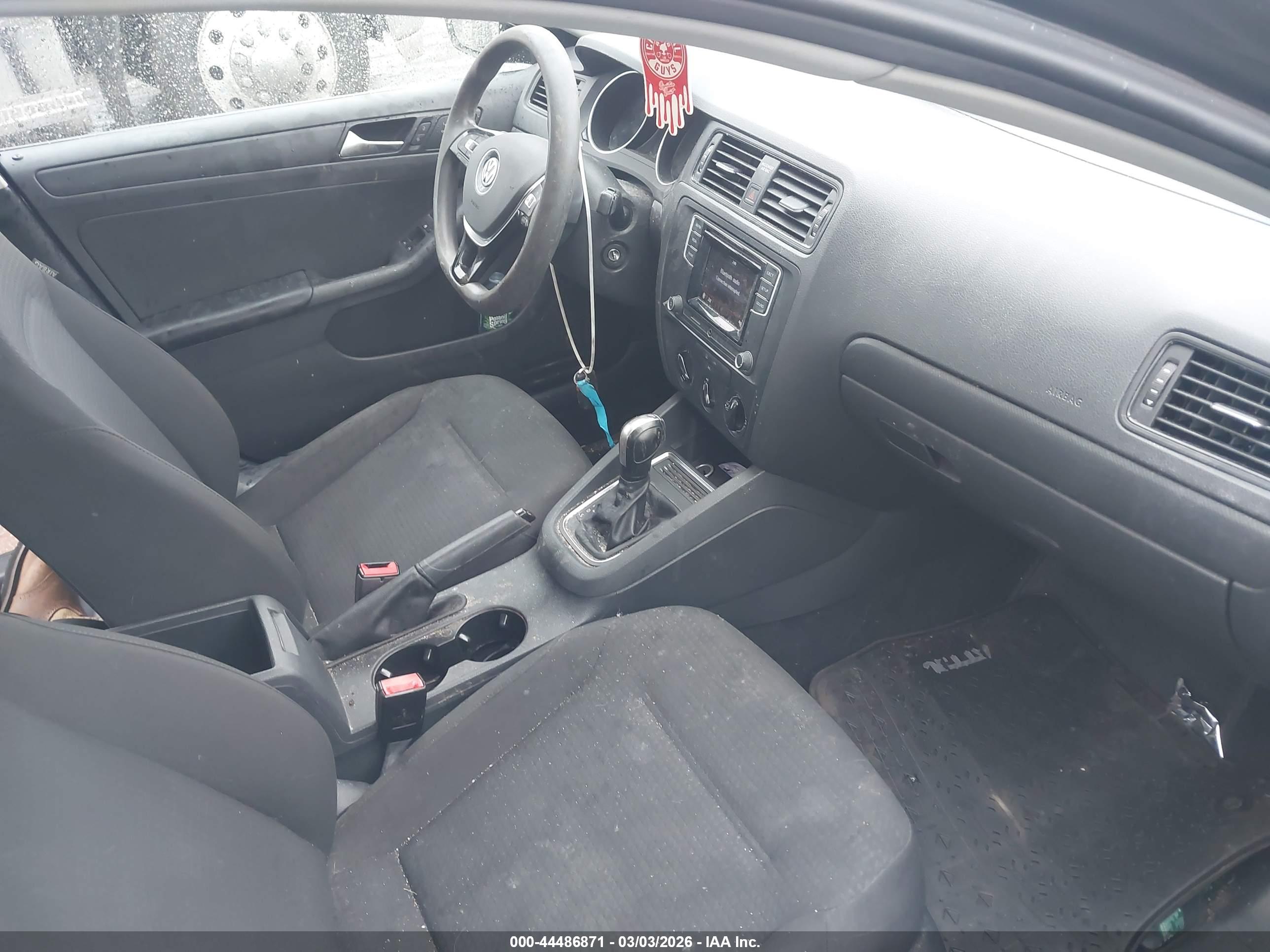 VOLKSWAGEN JETTA image 5
