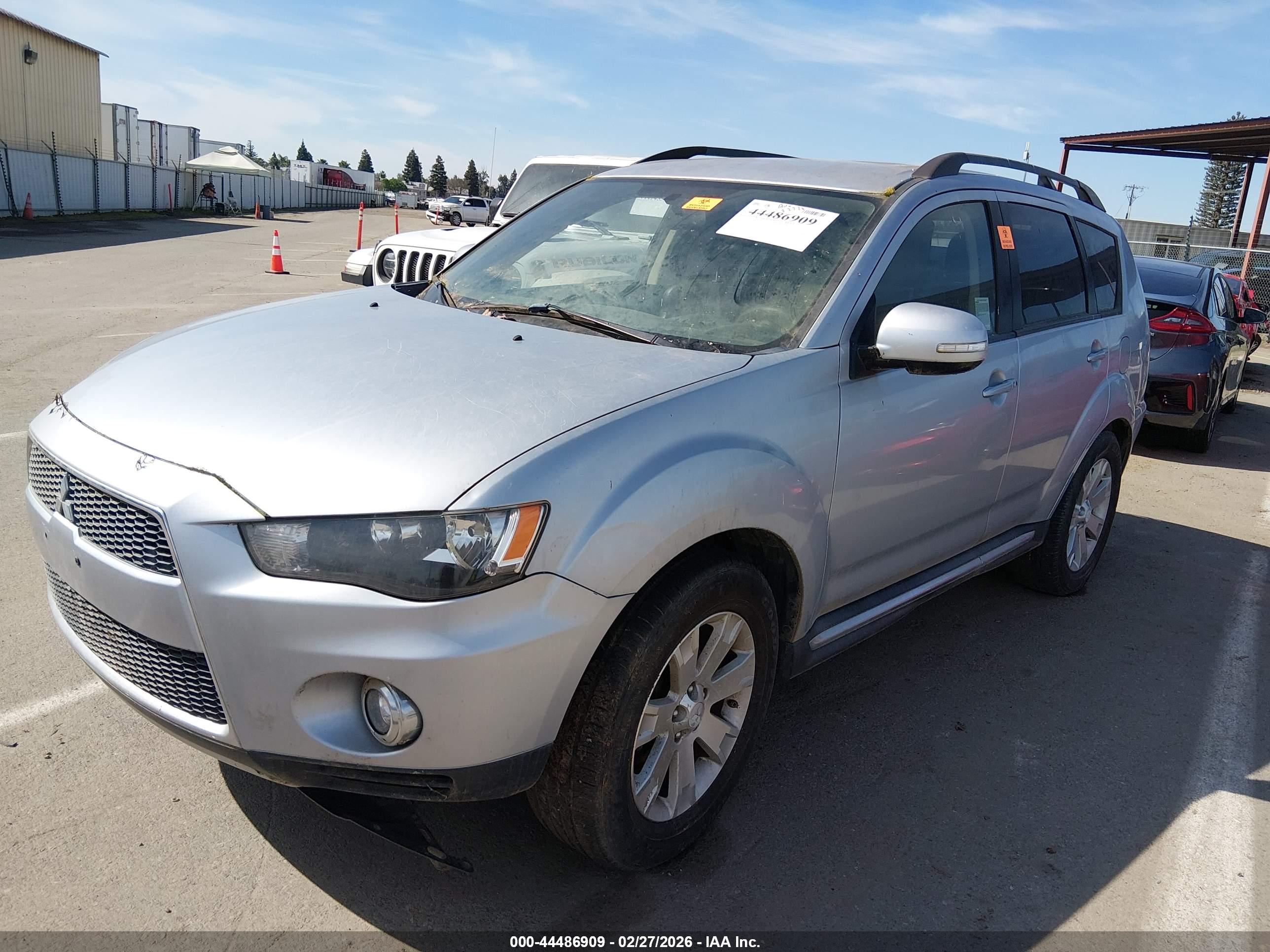 MITSUBISHI OUTLANDER image 2