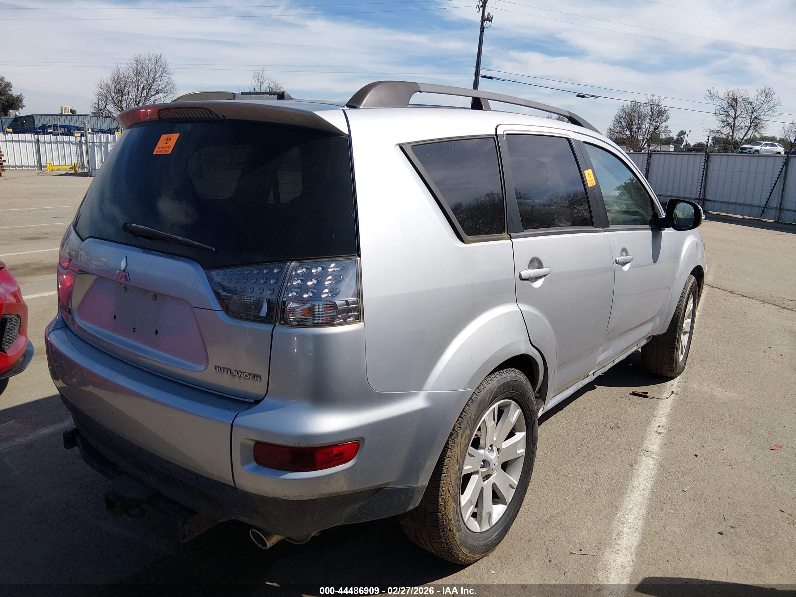 MITSUBISHI OUTLANDER image 4