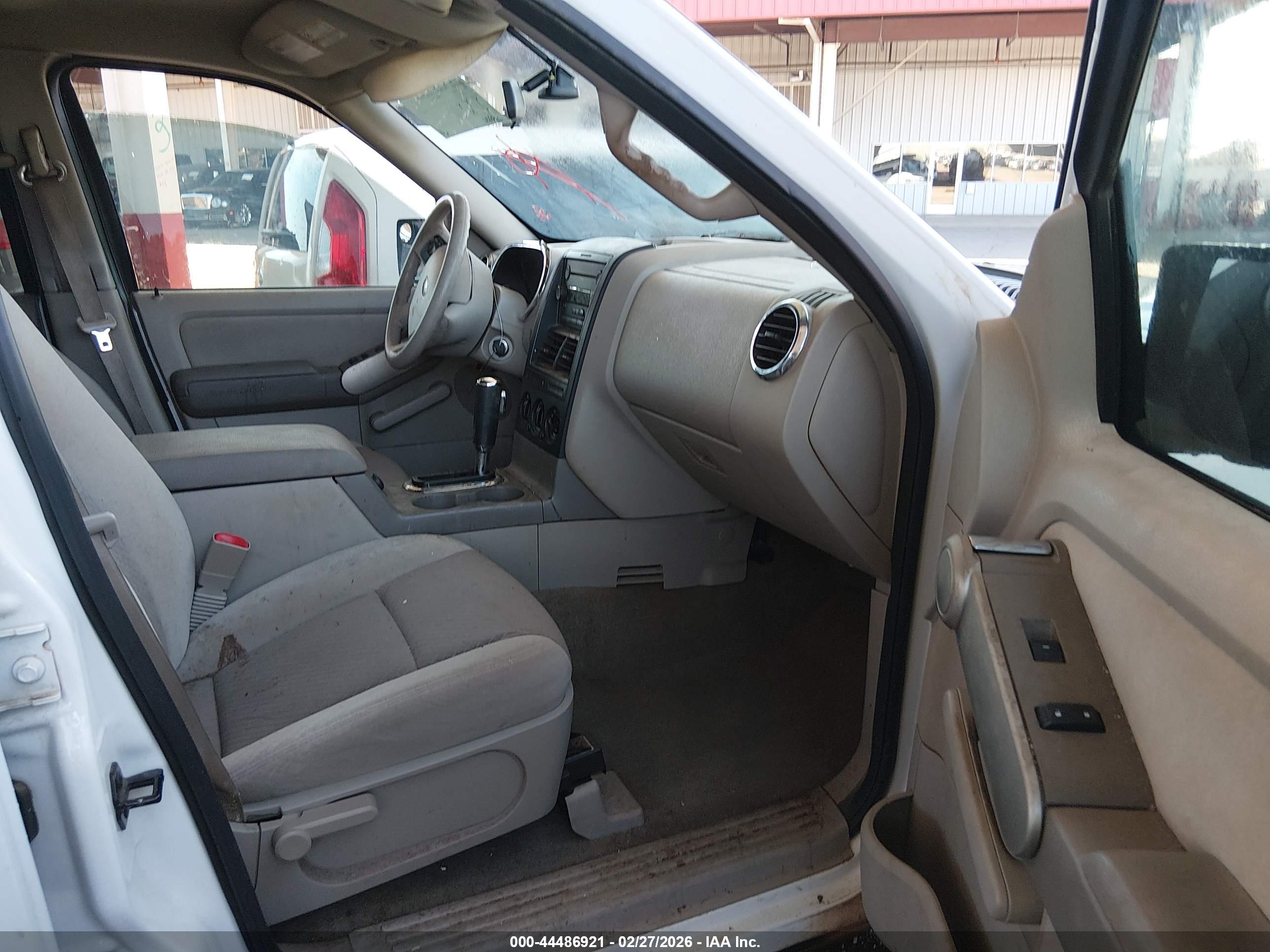 FORD EXPLORER image 5