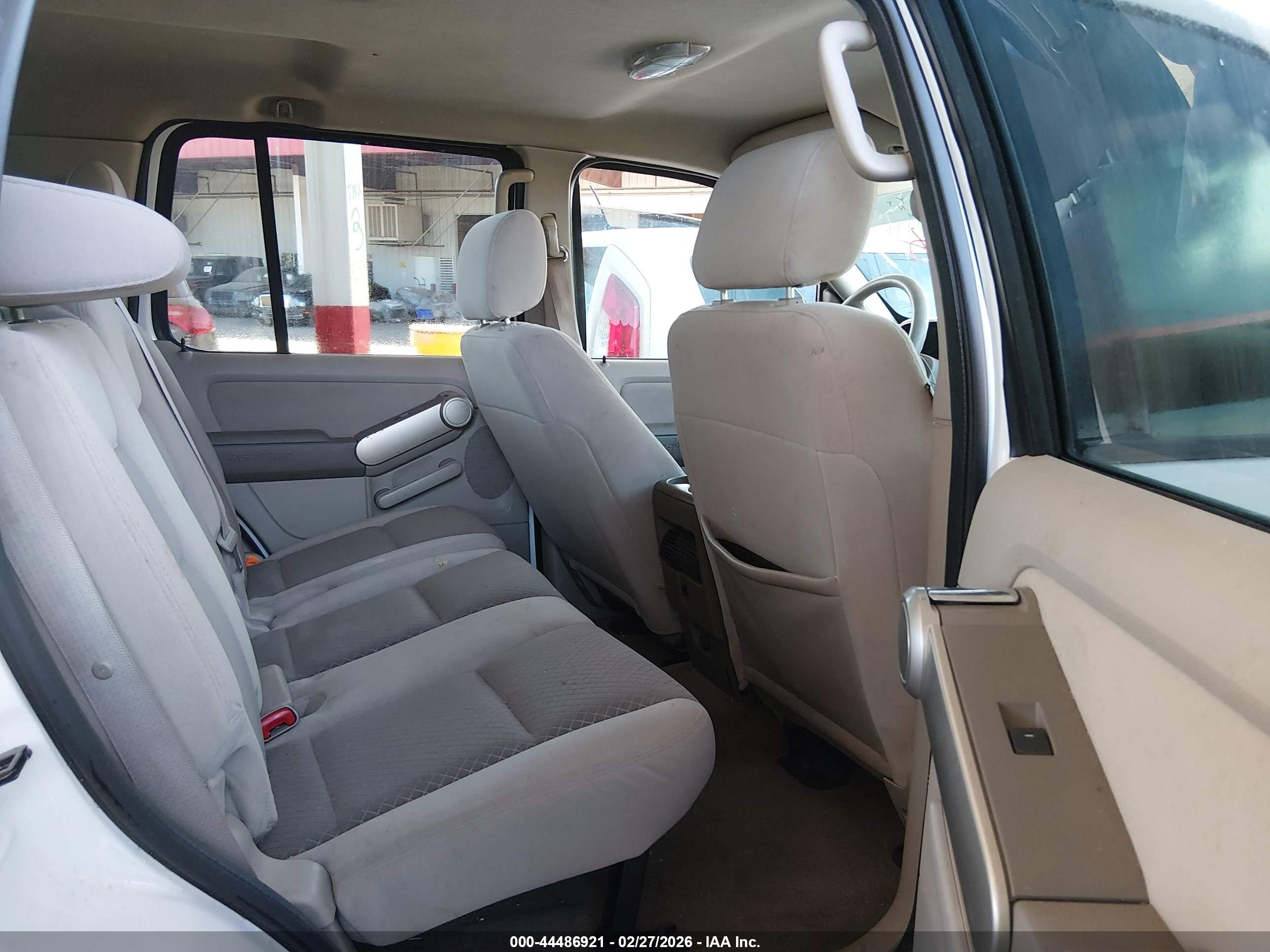 FORD EXPLORER image 8