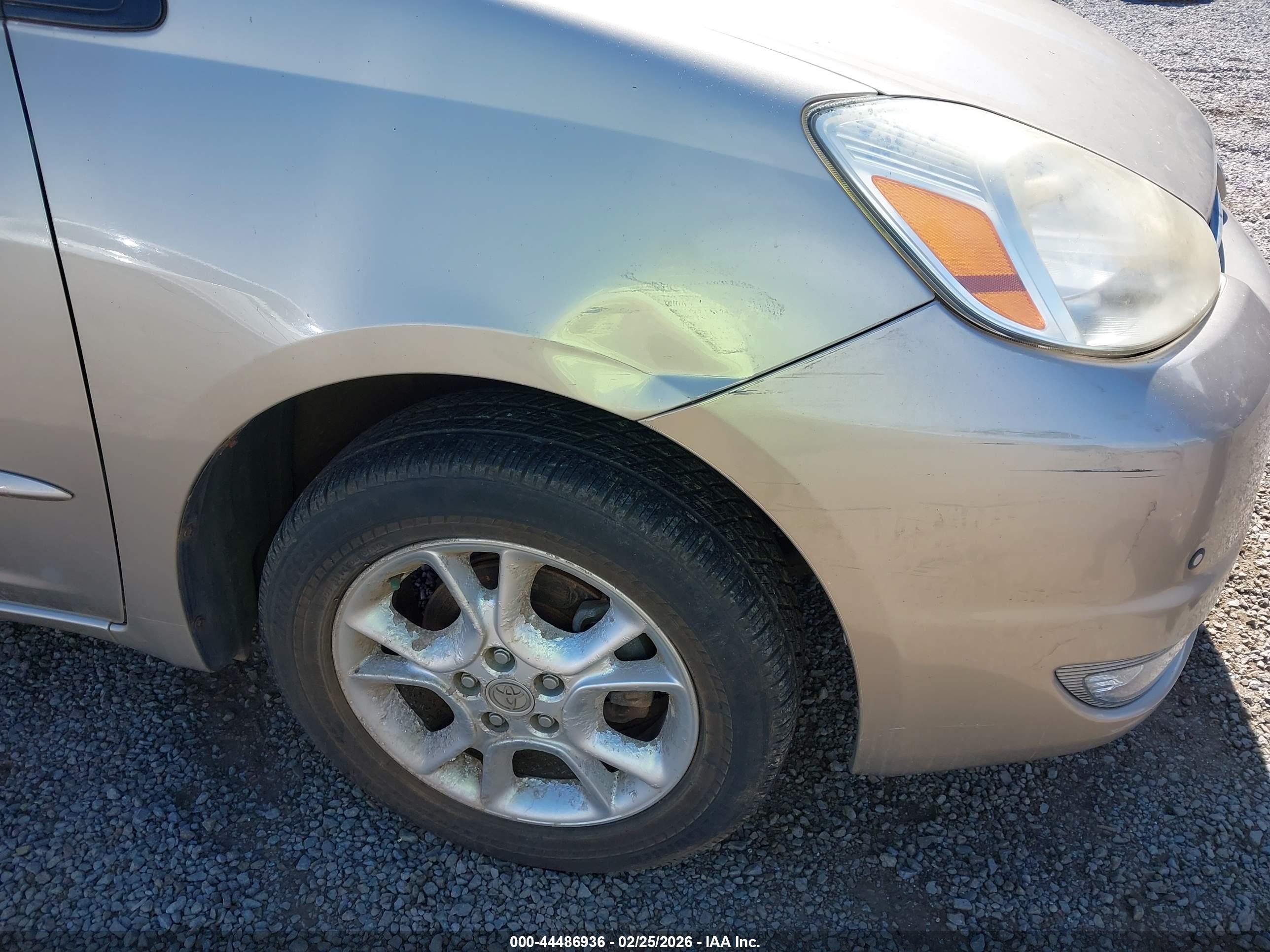 TOYOTA SIENNA image 6