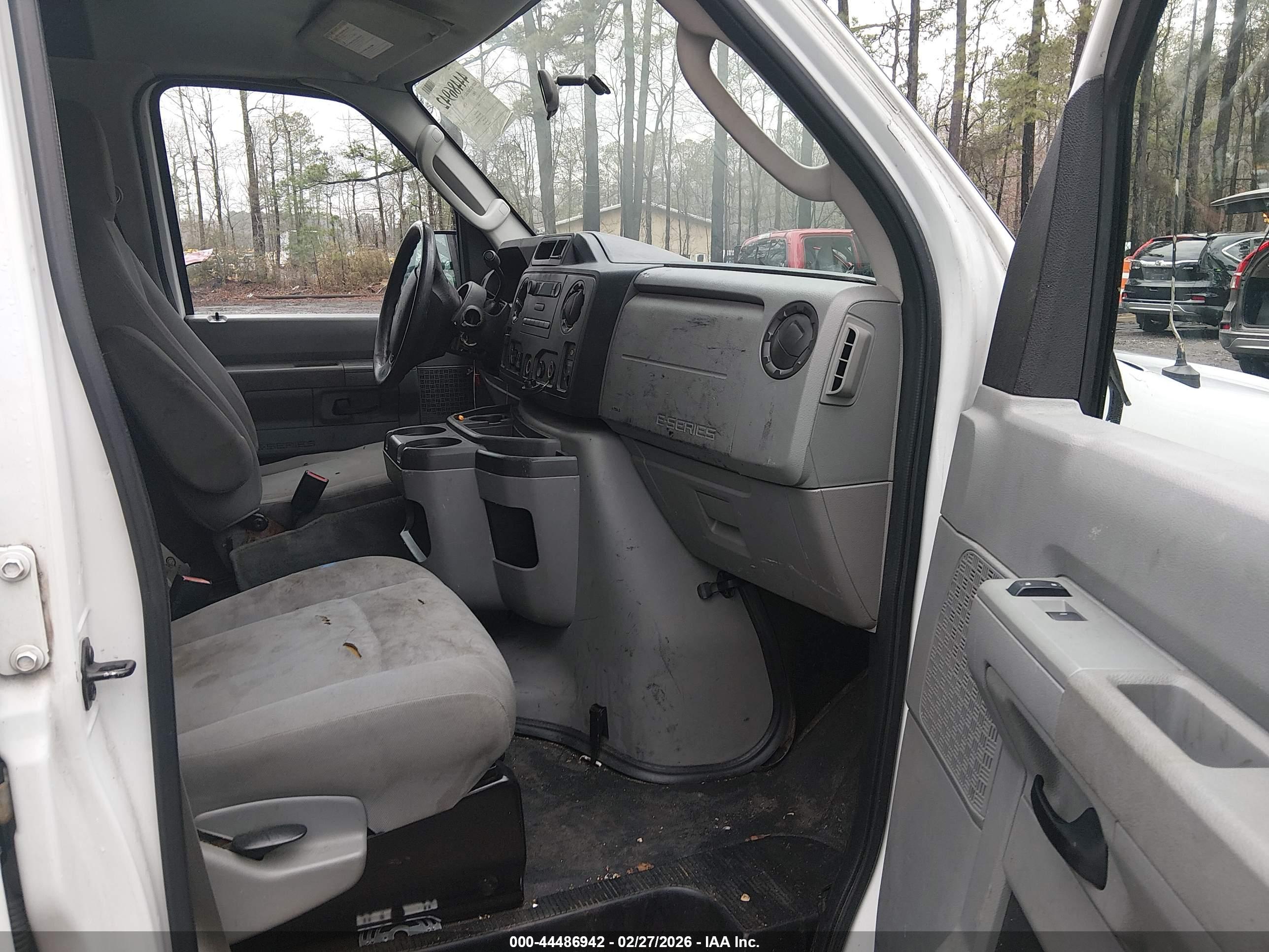 FORD E-250 image 5