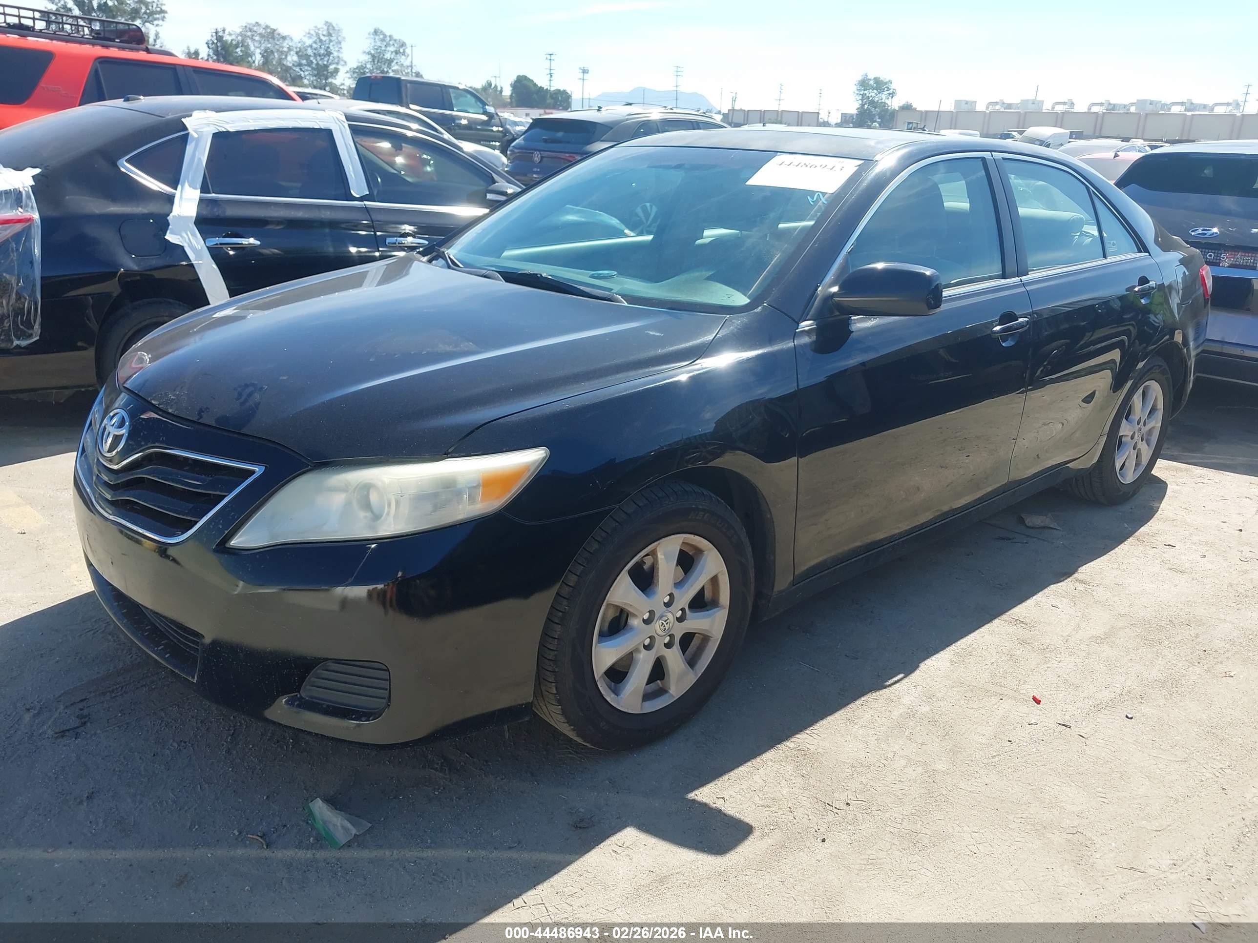 TOYOTA CAMRY image 2