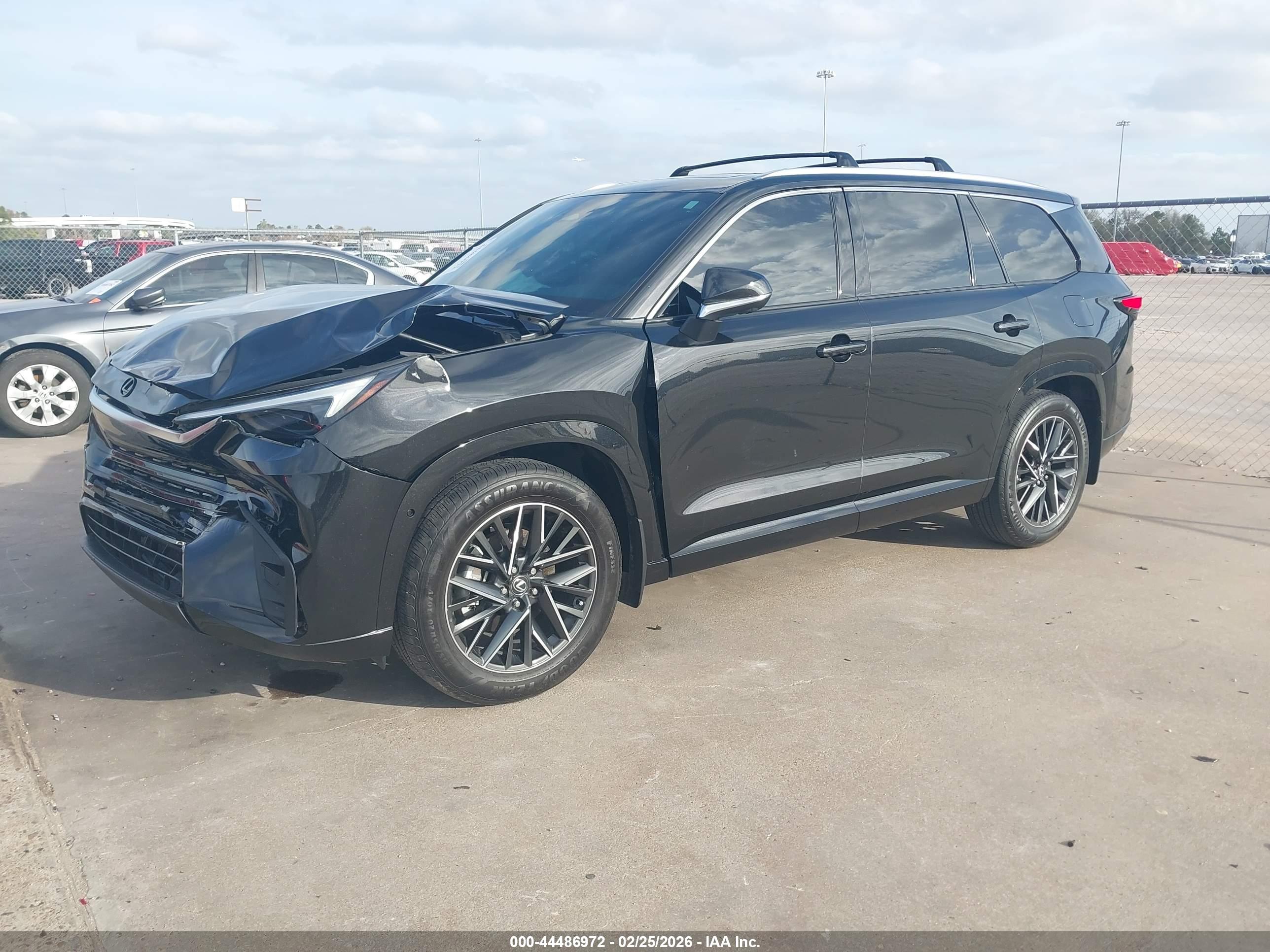LEXUS TX image 2