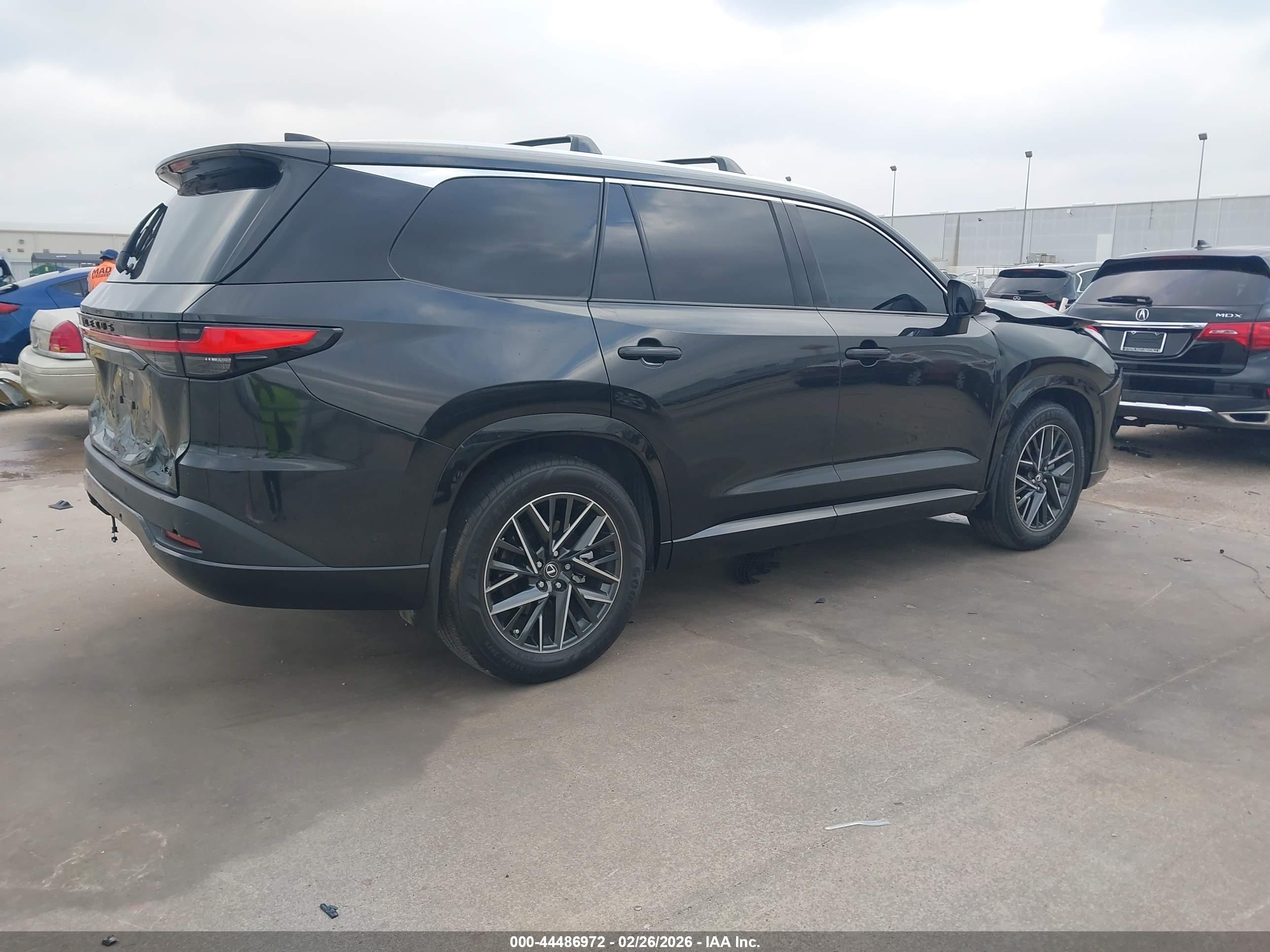 LEXUS TX image 4