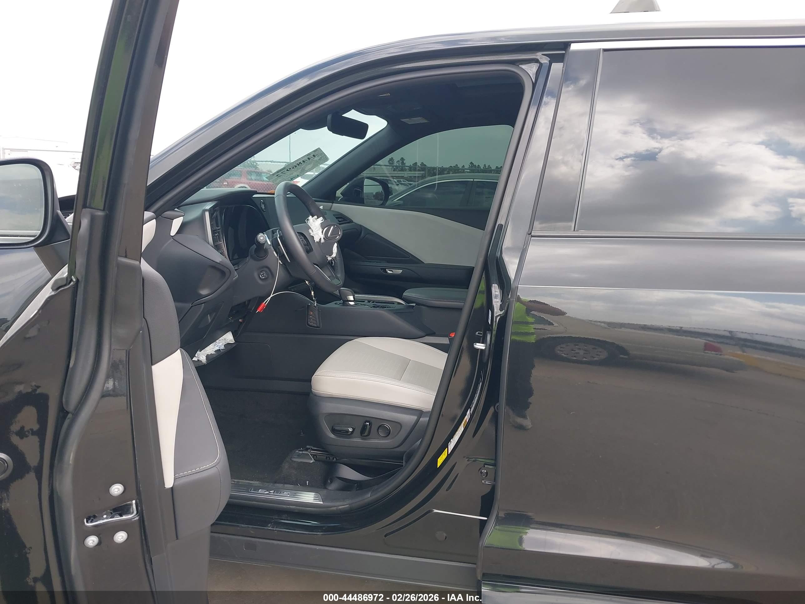 LEXUS TX image 5