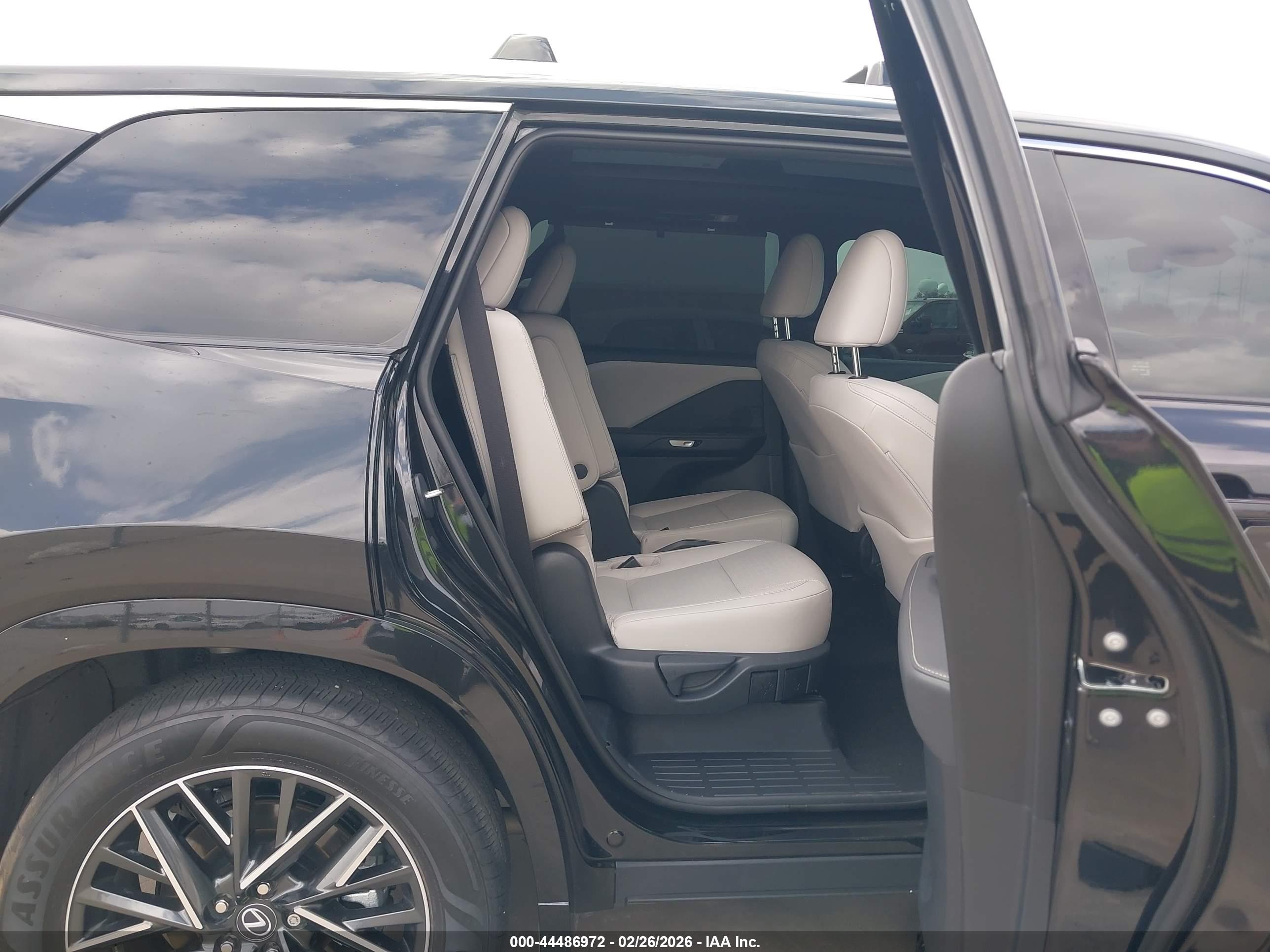 LEXUS TX image 8