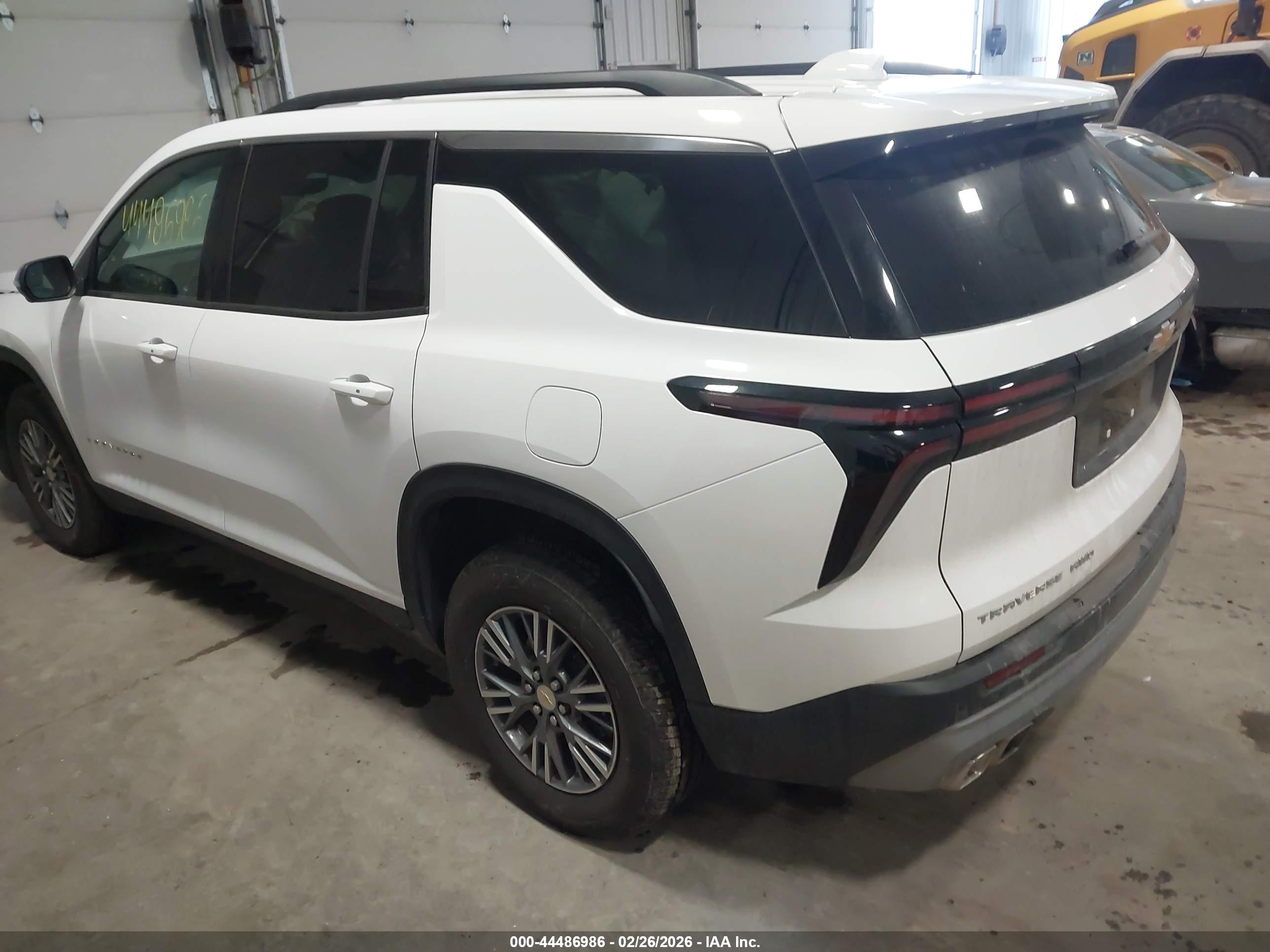 CHEVROLET TRAVERSE image 3