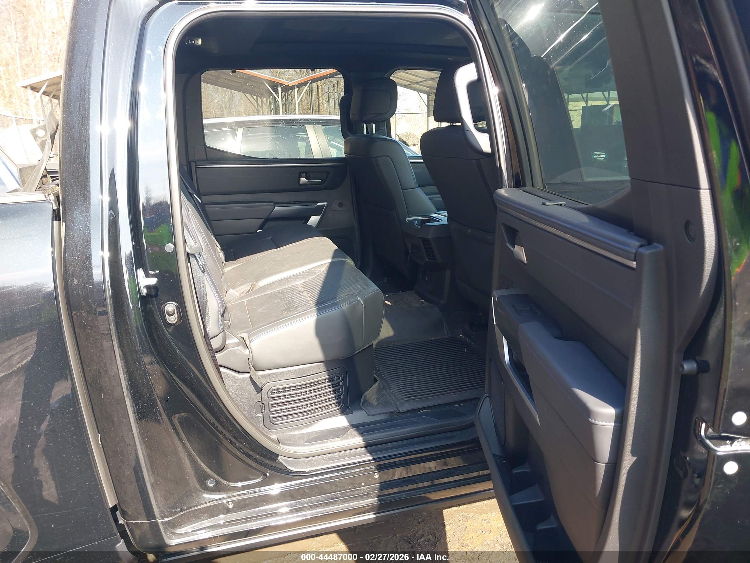 TOYOTA TUNDRA image 8
