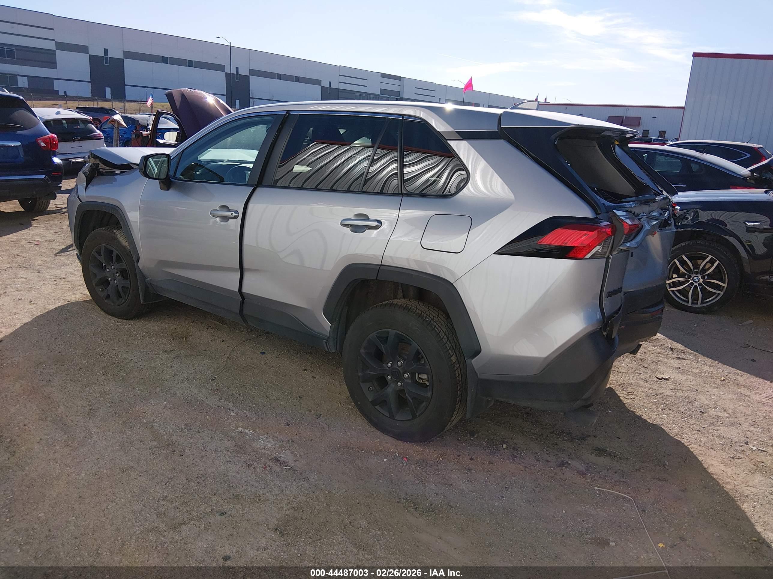 TOYOTA RAV4 image 3