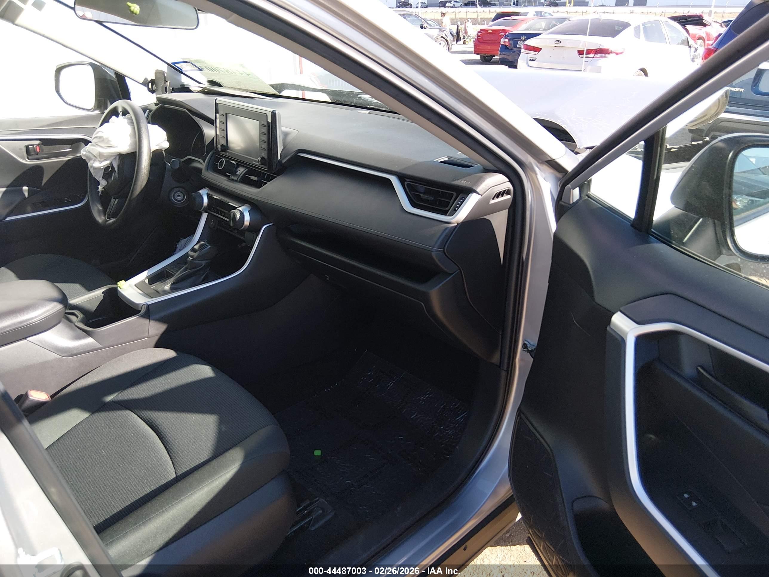TOYOTA RAV4 image 5