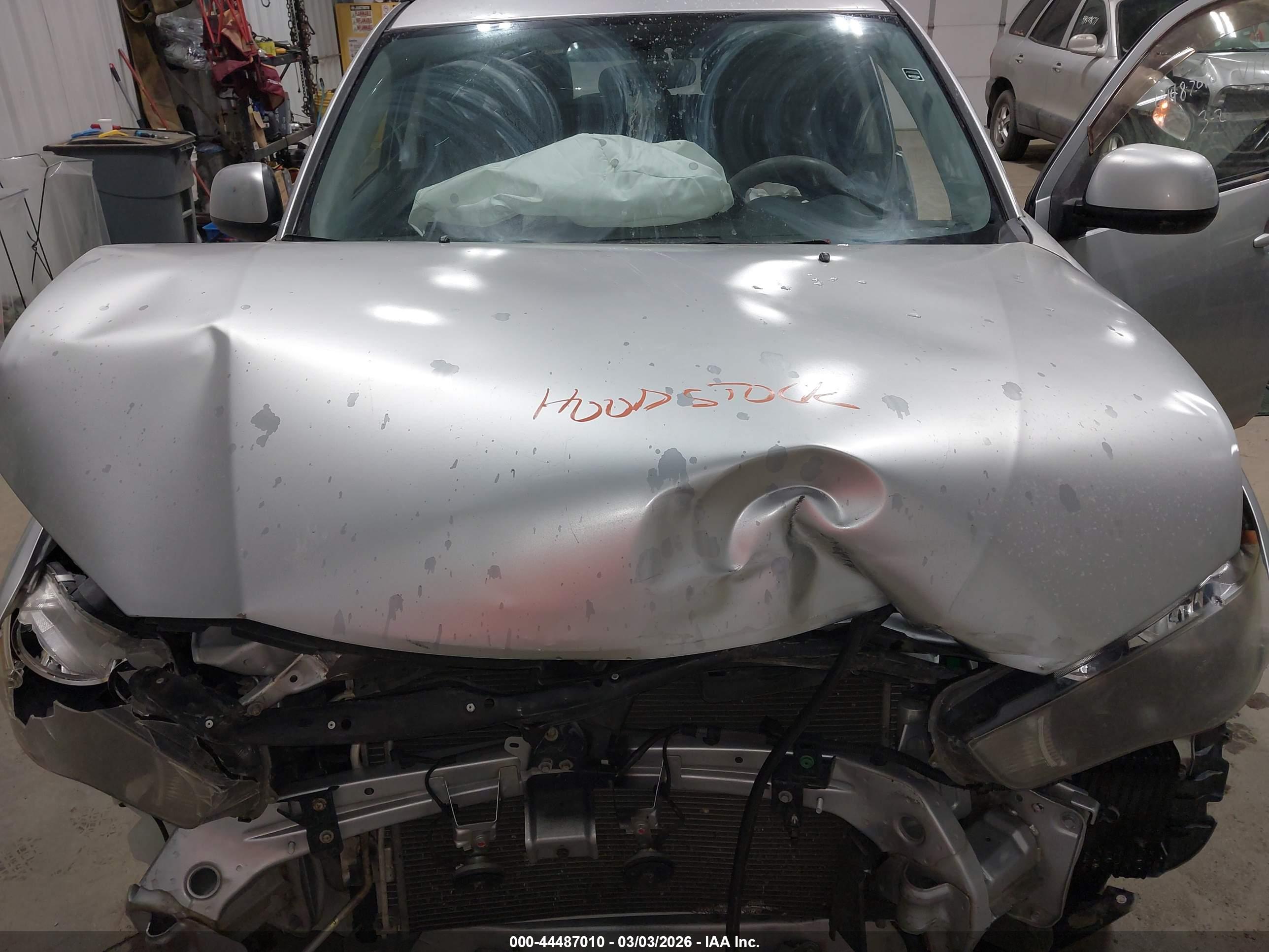MITSUBISHI OUTLANDER image 10