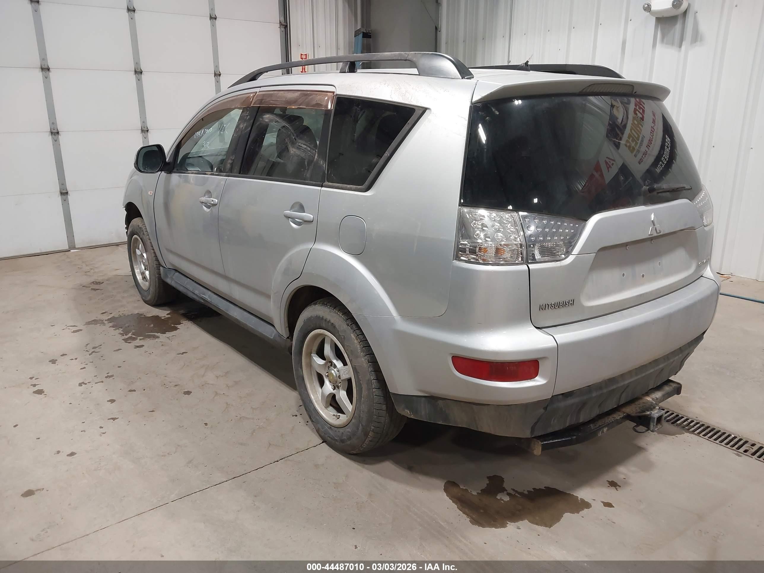 MITSUBISHI OUTLANDER image 3