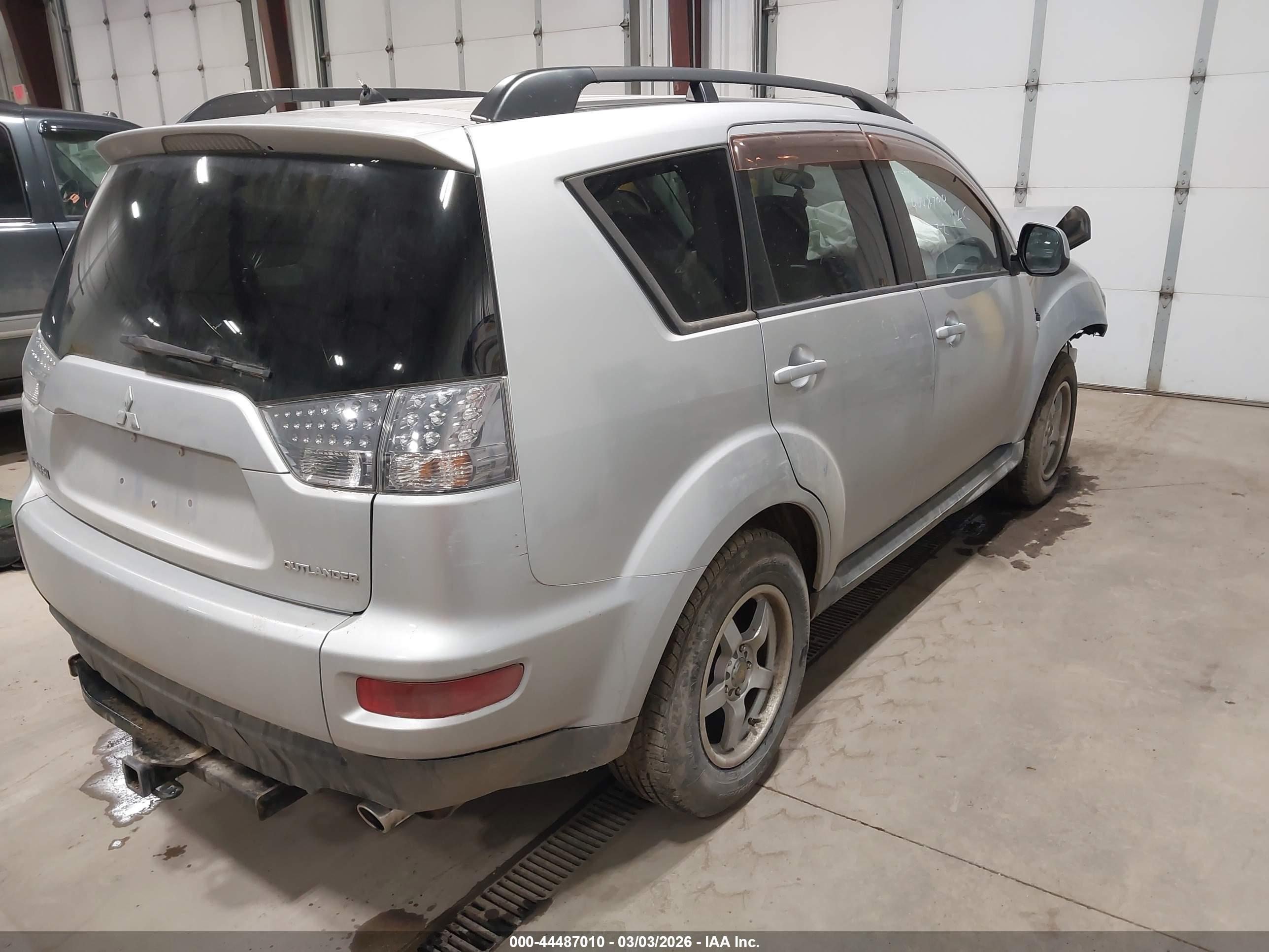 MITSUBISHI OUTLANDER image 4