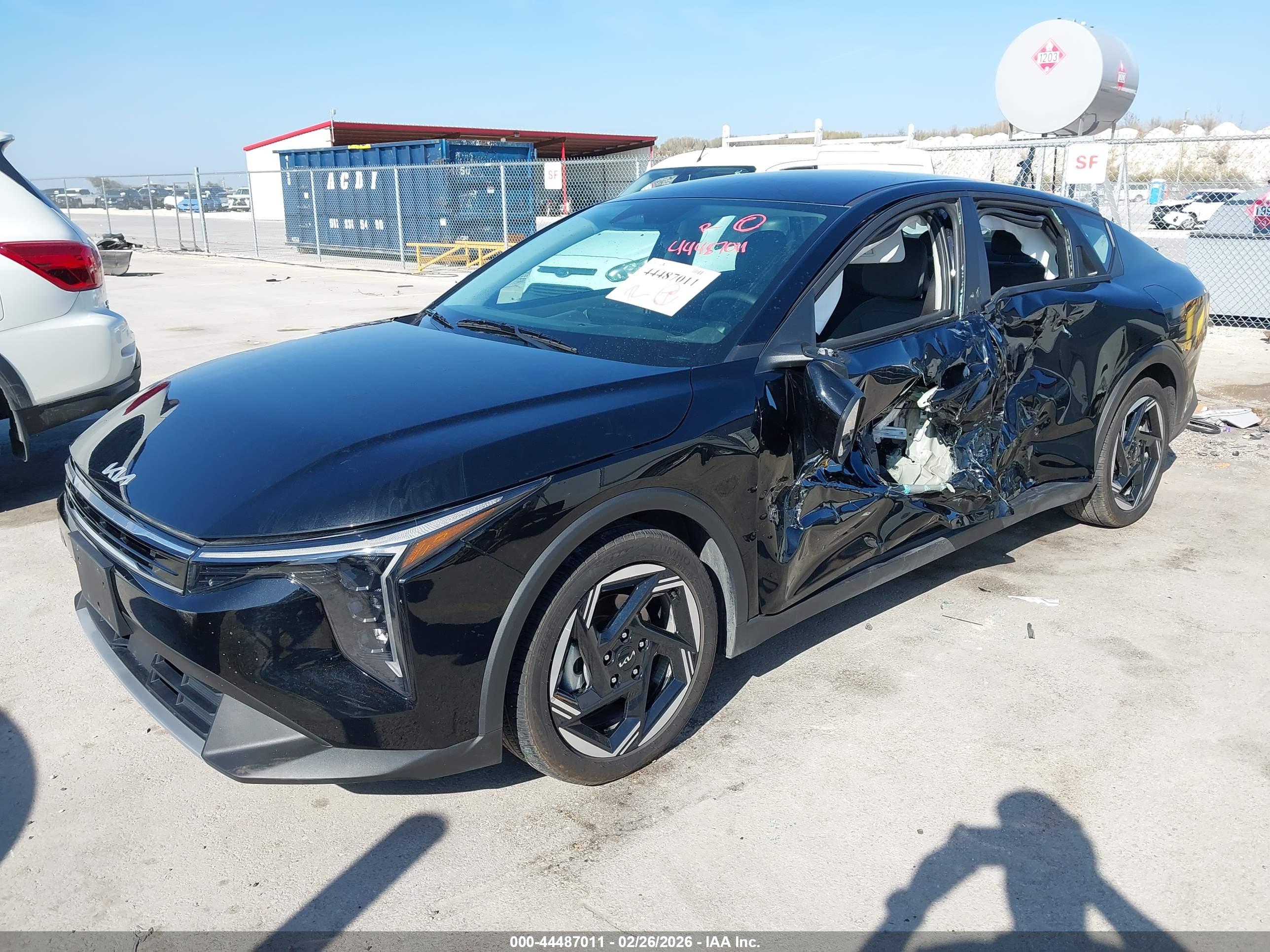 KIA K4 image 2