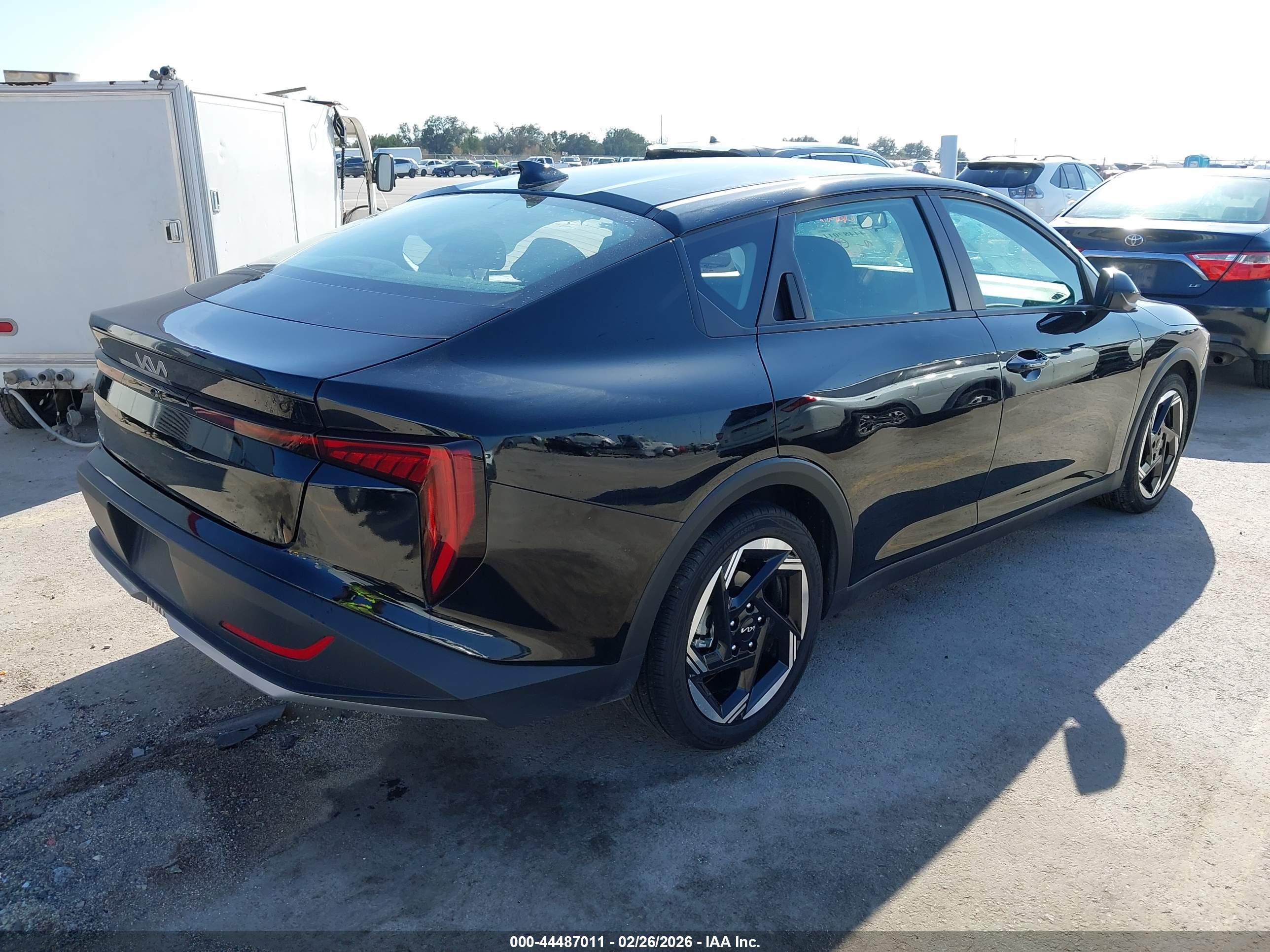 KIA K4 image 4
