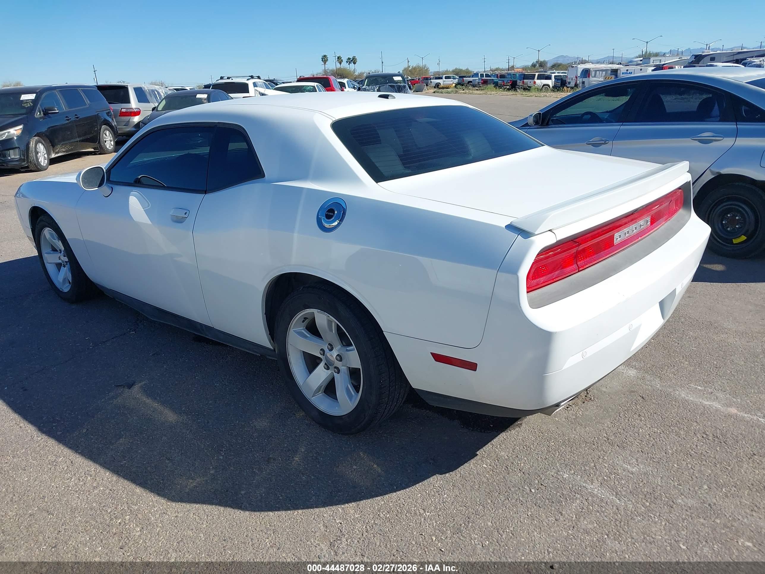 DODGE CHALLENGER image 3