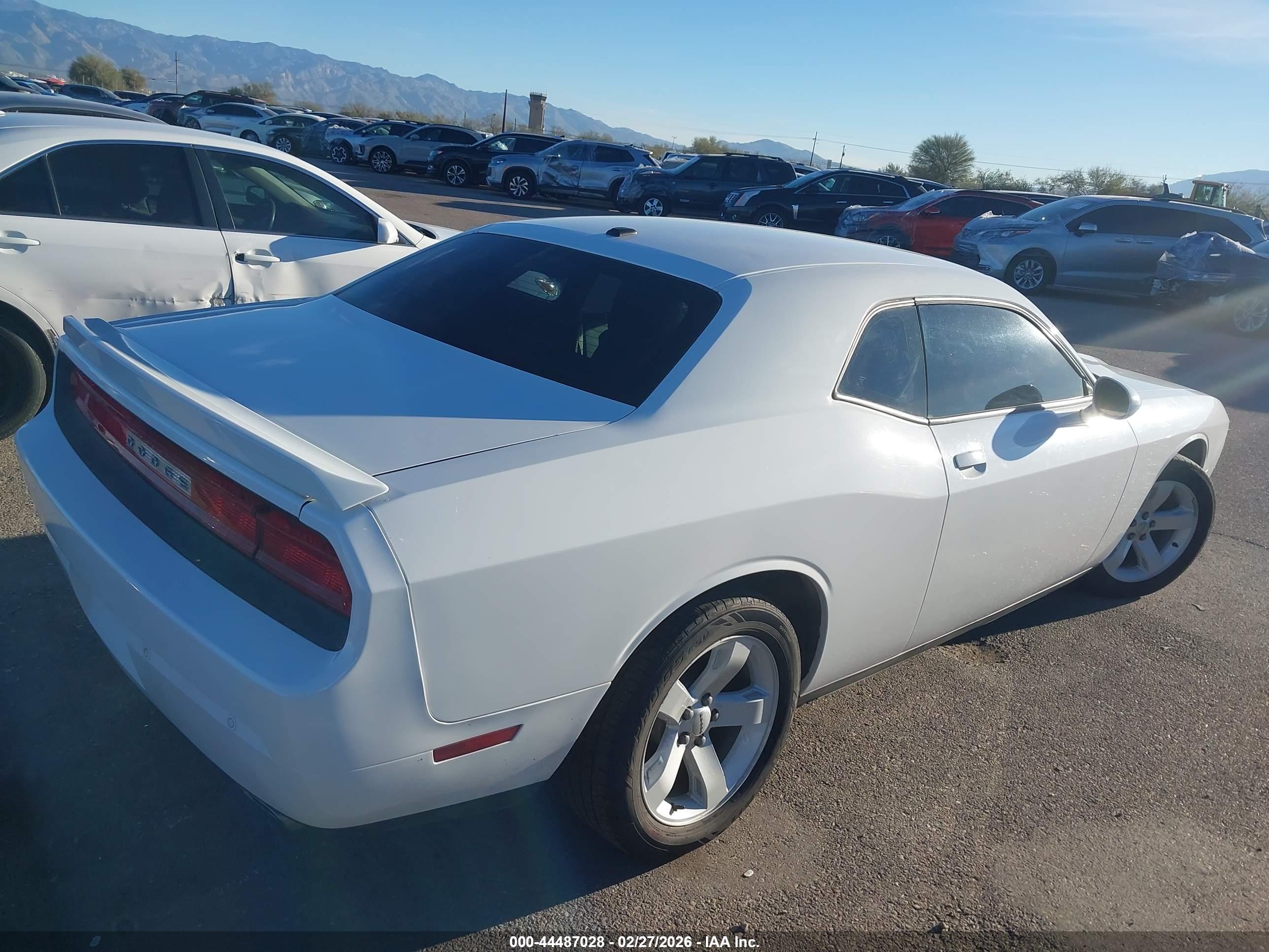 DODGE CHALLENGER image 4