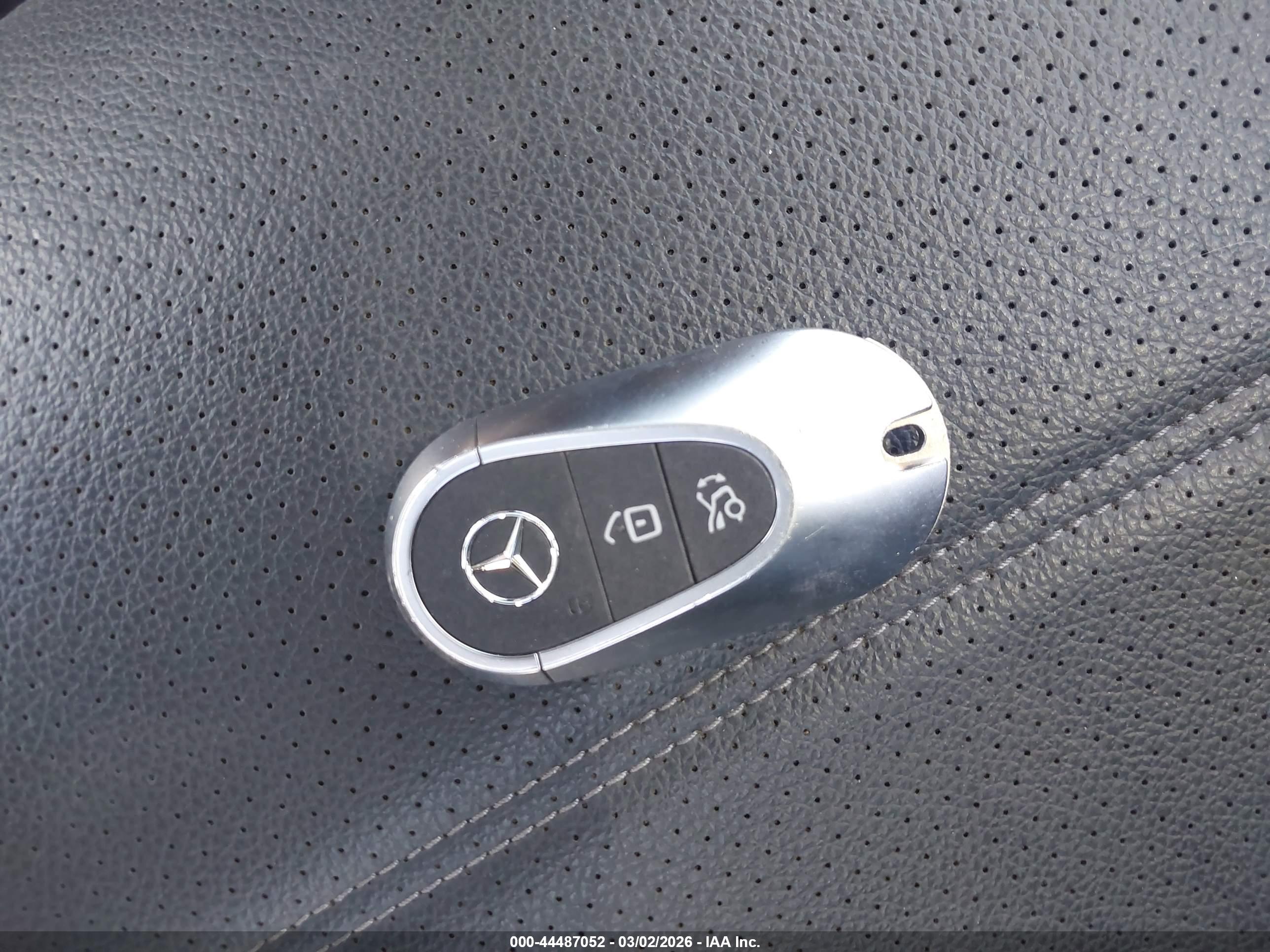 MERCEDES-BENZ GLC image 11