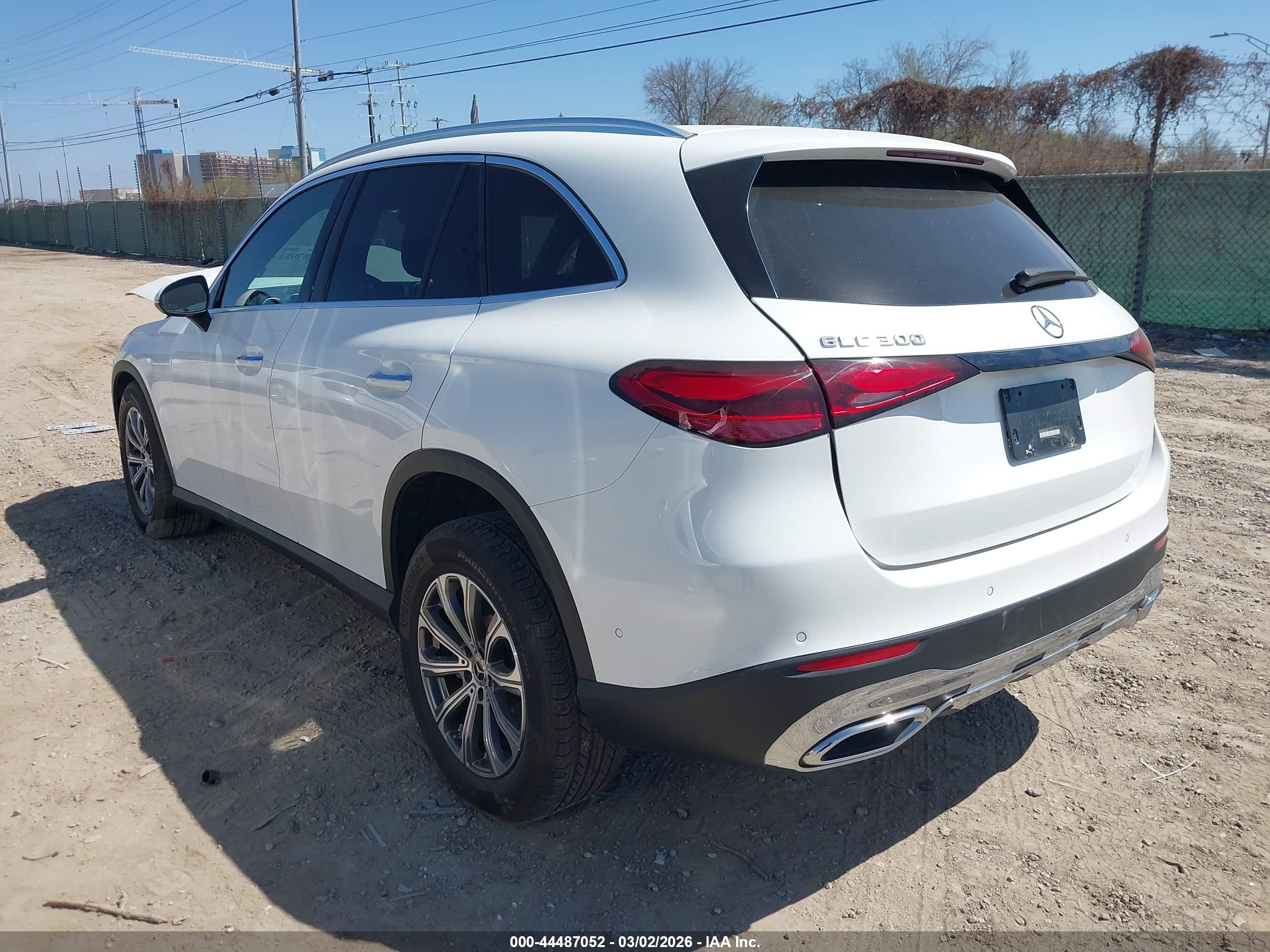 MERCEDES-BENZ GLC image 3