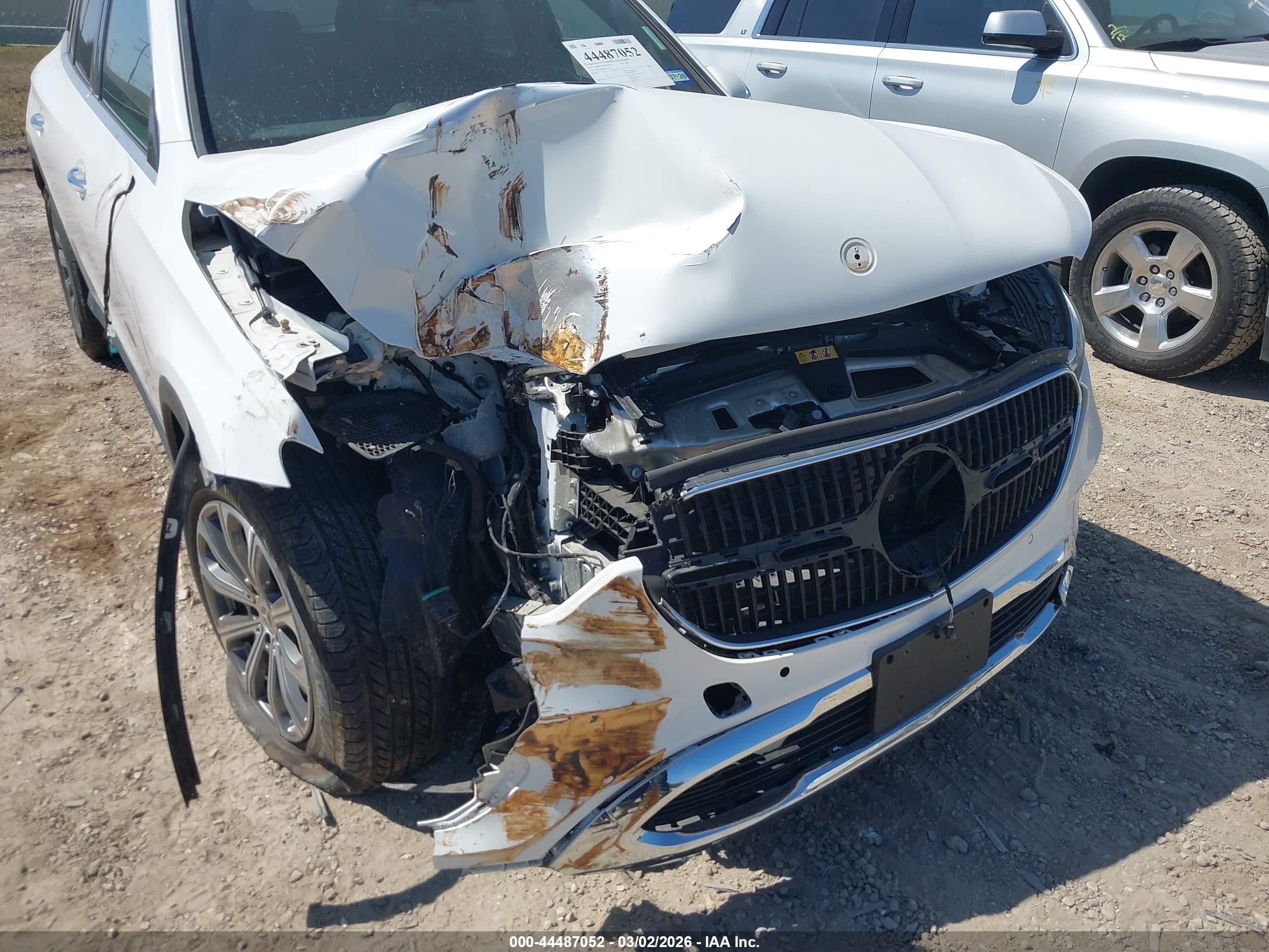 MERCEDES-BENZ GLC image 6