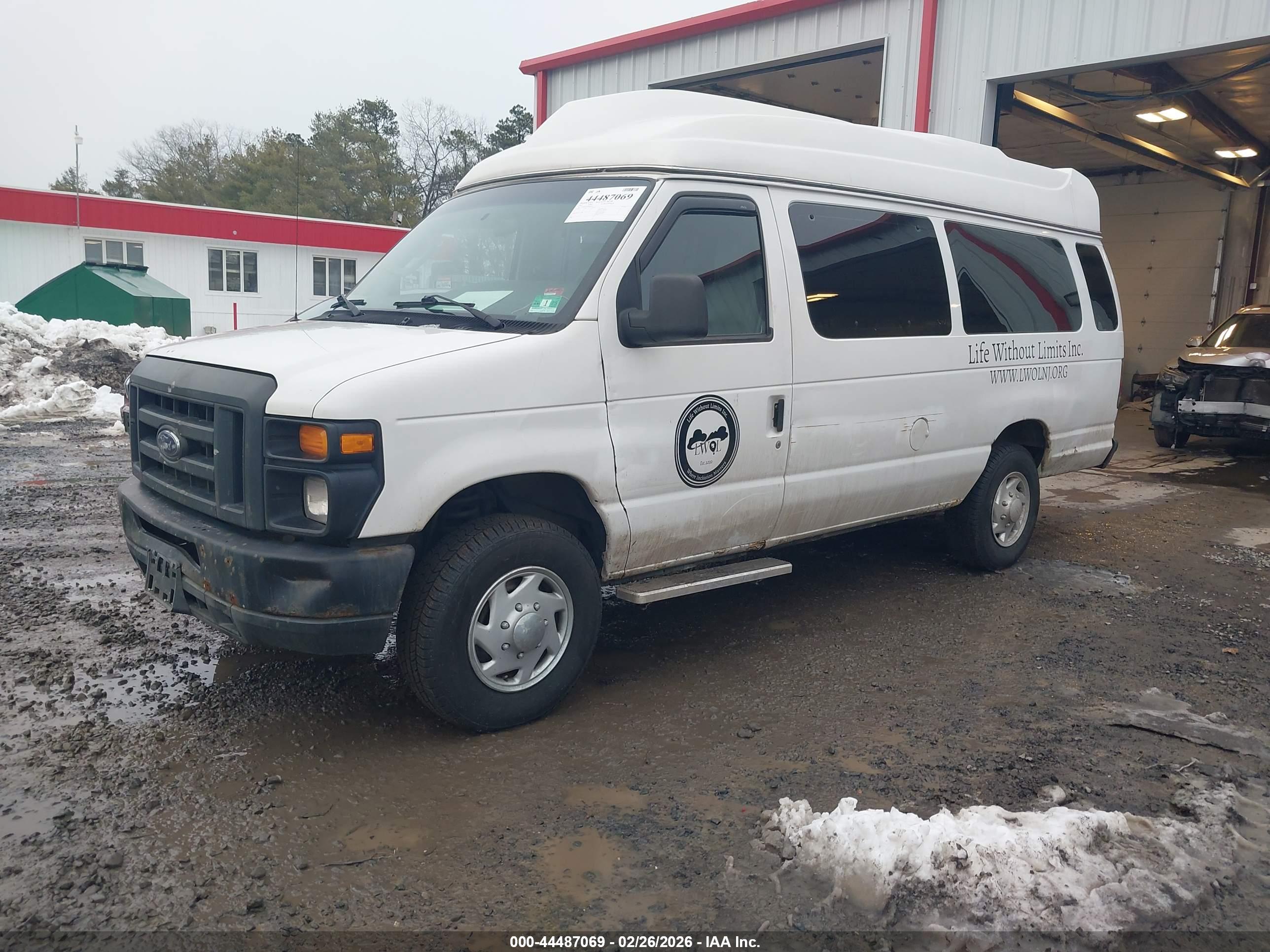 FORD E-350 image 2
